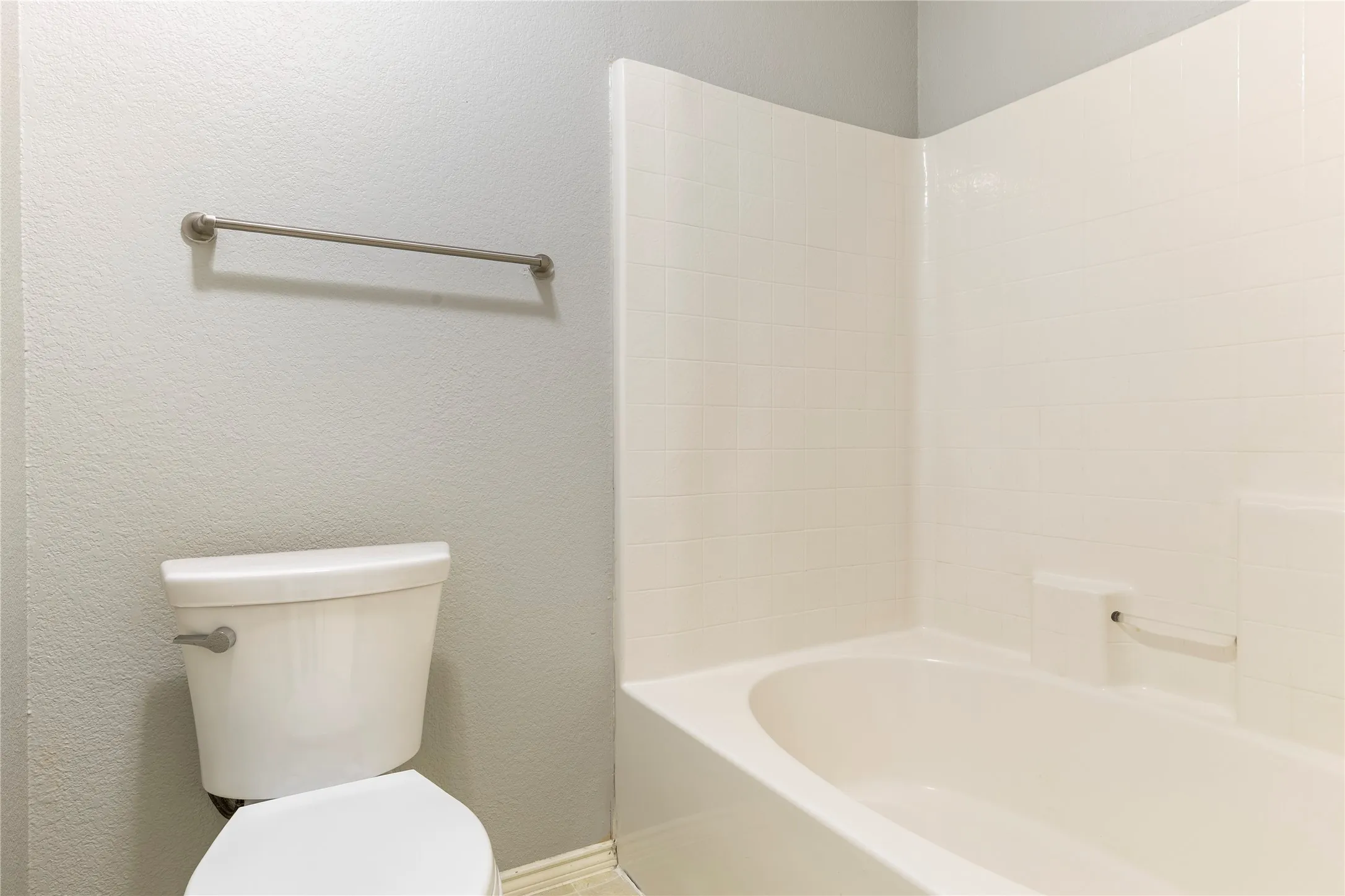 Single Family Residence For Sale in Tarrant County , 1211 Varacruz Drive, Arlington, Texas 76010, 3 Bedroom, 2 Bathroom, 2 Garage spaces, 1,283 Sqft, built in 2003, mls#21400687, Real Estate Agent in Arlington, Homes For Sale in Tarrant county, Homes For Sale in Arlington, Realtor in Arlington Texas, Real Estate Brokerage Independent Realty Texas, Luminita Cordes Realtor