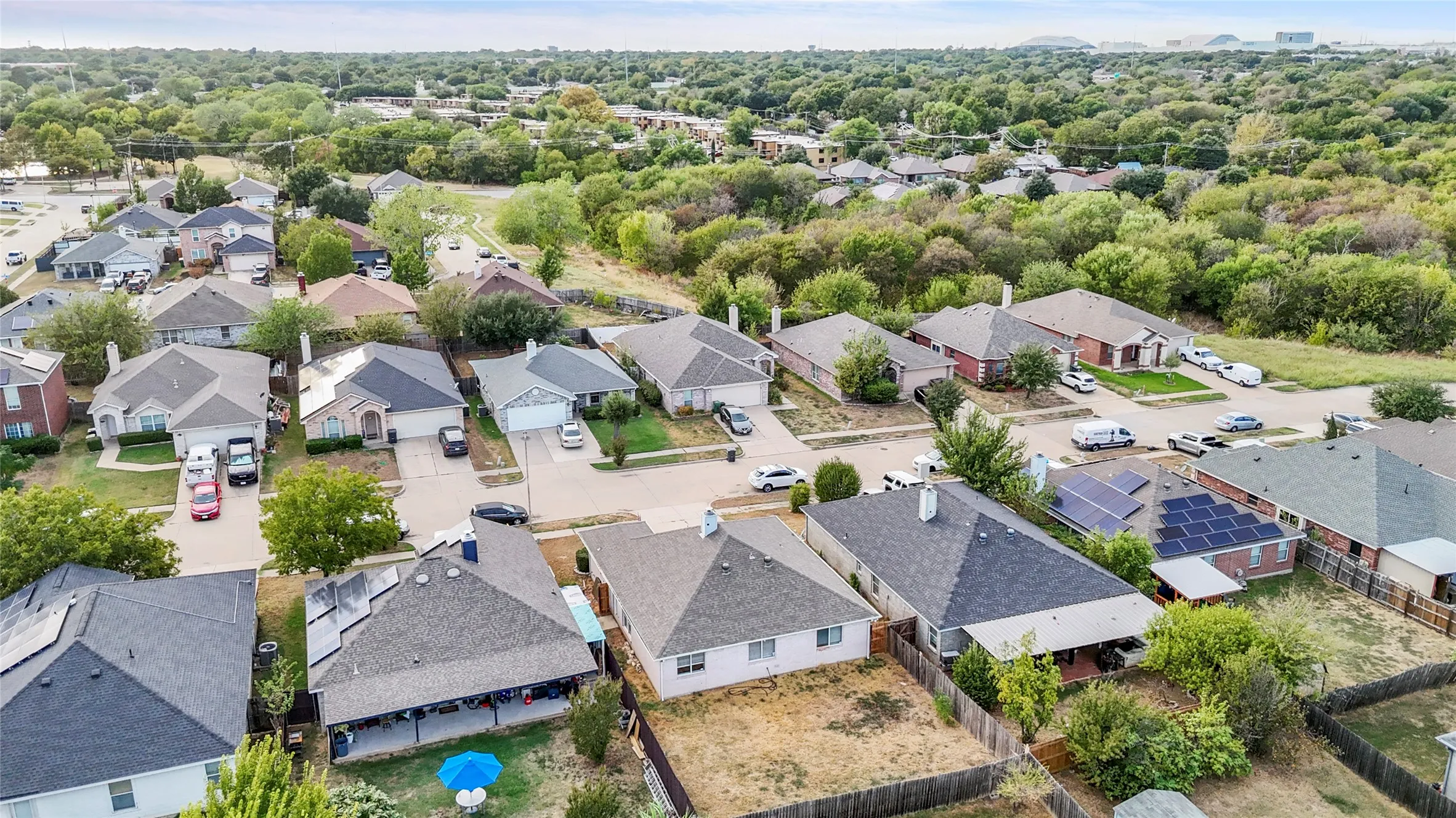 Single Family Residence For Sale in Tarrant County , 1211 Varacruz Drive, Arlington, Texas 76010, 3 Bedroom, 2 Bathroom, 2 Garage spaces, 1,283 Sqft, built in 2003, mls#21400687, Real Estate Agent in Arlington, Homes For Sale in Tarrant county, Homes For Sale in Arlington, Realtor in Arlington Texas, Real Estate Brokerage Independent Realty Texas, Luminita Cordes Realtor