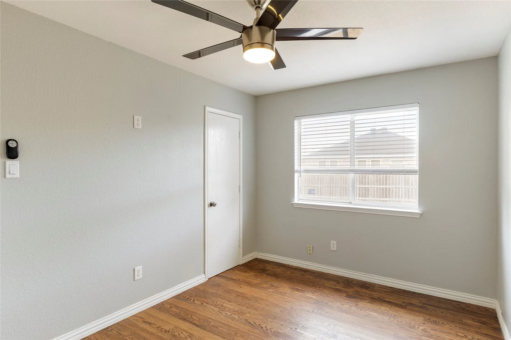 Single Family Residence For Sale in Tarrant County , 1211 Varacruz Drive, Arlington, Texas 76010, 3 Bedroom, 2 Bathroom, 2 Garage spaces, 1,283 Sqft, built in 2003, mls#21400687, Real Estate Agent in Arlington, Homes For Sale in Tarrant county, Homes For Sale in Arlington, Realtor in Arlington Texas, Real Estate Brokerage Independent Realty Texas, Luminita Cordes Realtor