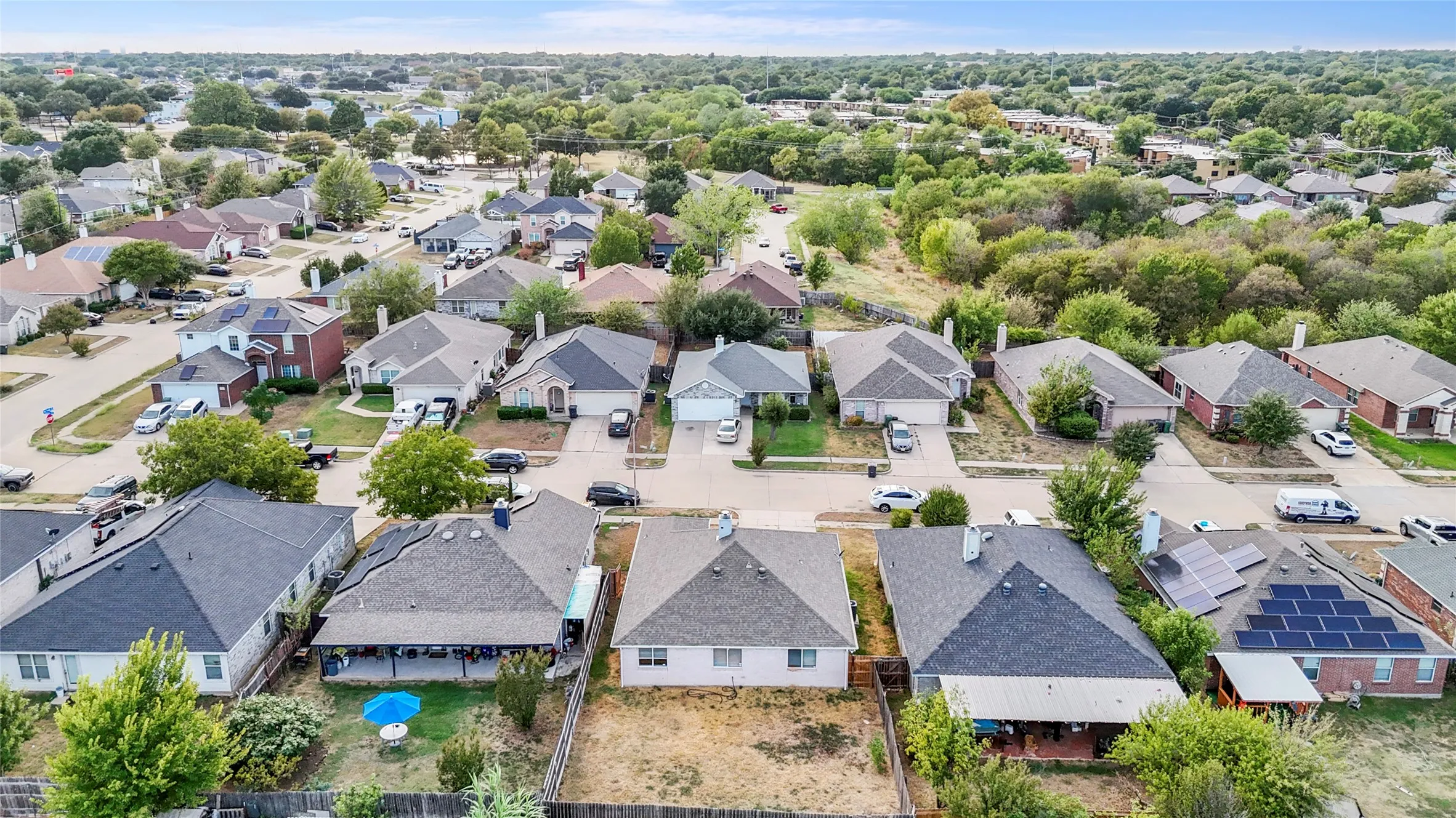 Single Family Residence For Sale in Tarrant County , 1211 Varacruz Drive, Arlington, Texas 76010, 3 Bedroom, 2 Bathroom, 2 Garage spaces, 1,283 Sqft, built in 2003, mls#21400687, Real Estate Agent in Arlington, Homes For Sale in Tarrant county, Homes For Sale in Arlington, Realtor in Arlington Texas, Real Estate Brokerage Independent Realty Texas, Luminita Cordes Realtor