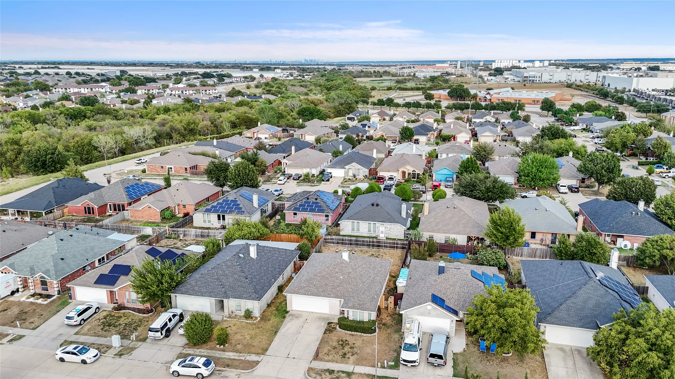 Single Family Residence For Sale in Tarrant County , 1211 Varacruz Drive, Arlington, Texas 76010, 3 Bedroom, 2 Bathroom, 2 Garage spaces, 1,283 Sqft, built in 2003, mls#21400687, Real Estate Agent in Arlington, Homes For Sale in Tarrant county, Homes For Sale in Arlington, Realtor in Arlington Texas, Real Estate Brokerage Independent Realty Texas, Luminita Cordes Realtor