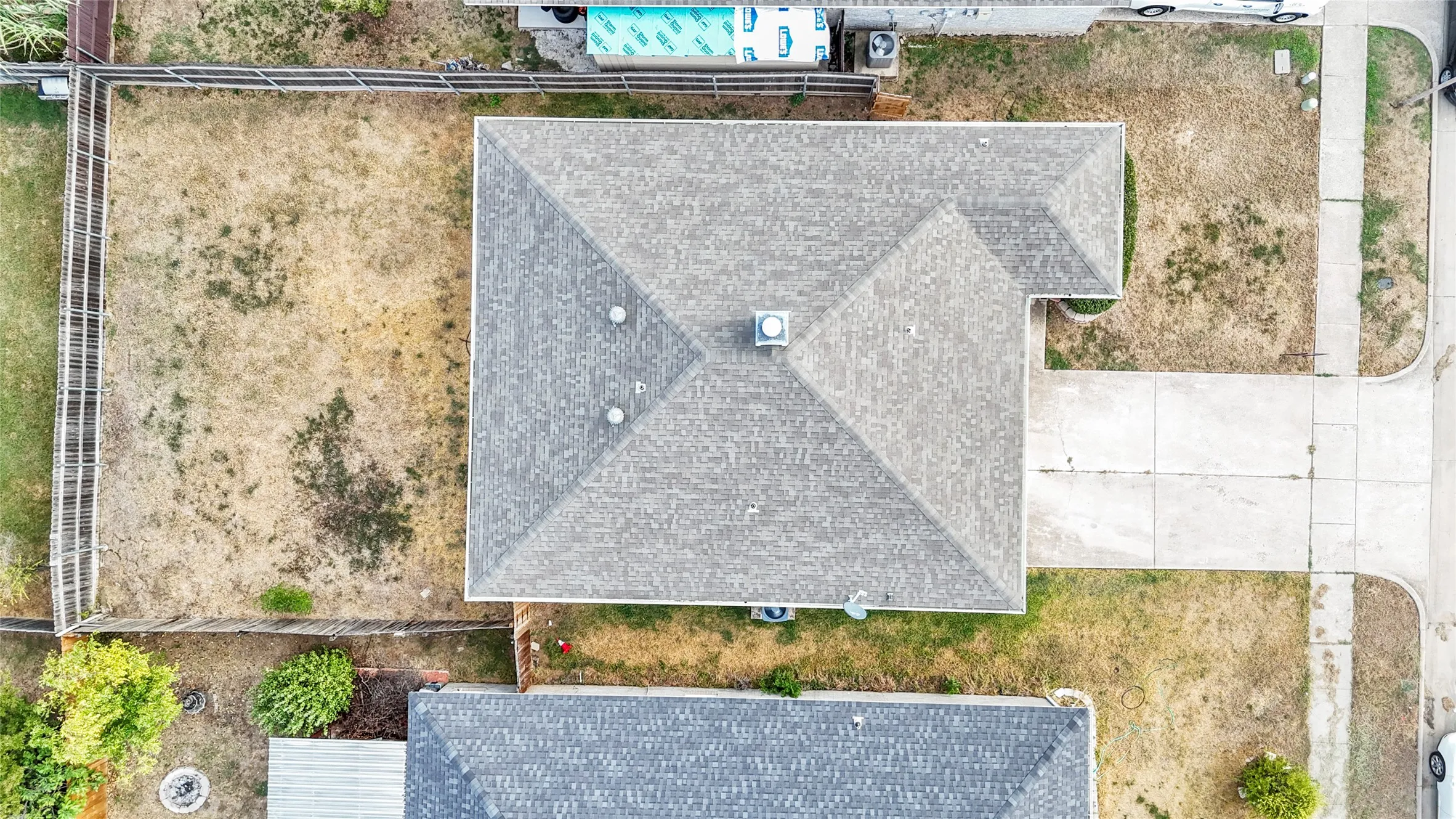 Single Family Residence For Sale in Tarrant County , 1211 Varacruz Drive, Arlington, Texas 76010, 3 Bedroom, 2 Bathroom, 2 Garage spaces, 1,283 Sqft, built in 2003, mls#21400687, Real Estate Agent in Arlington, Homes For Sale in Tarrant county, Homes For Sale in Arlington, Realtor in Arlington Texas, Real Estate Brokerage Independent Realty Texas, Luminita Cordes Realtor