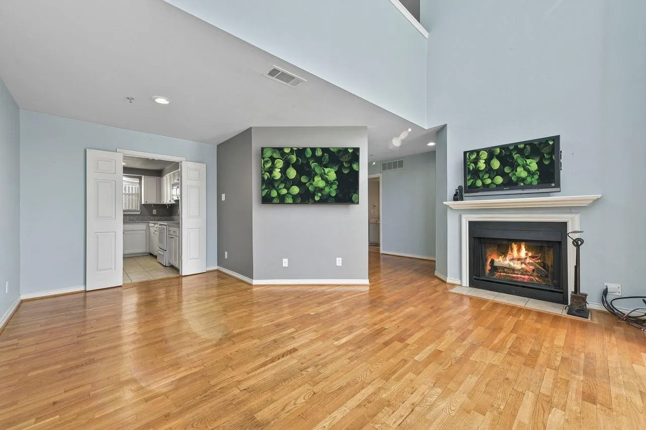 Condominium For Rent in Dallas County , 3100 Cole Avenue 211, Dallas, Texas 75204, 2 Bedroom, 2 Bathroom, 2 Garage spaces, 1,037 Sqft, built in 1984, mls#21400688, Real Estate Agent in Dallas, Homes For Rent in Dallas county, Homes For Rent in Dallas, Realtor in Dallas Texas, Real Estate Brokerage Independent Realty Texas, Luminita Cordes Realtor