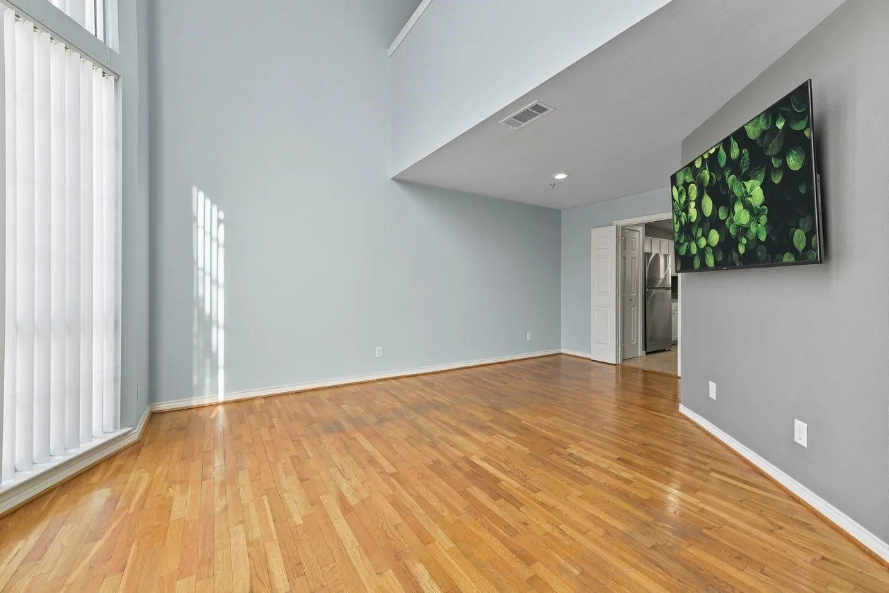 Condominium For Rent in Dallas County , 3100 Cole Avenue 211, Dallas, Texas 75204, 2 Bedroom, 2 Bathroom, 2 Garage spaces, 1,037 Sqft, built in 1984, mls#21400688, Real Estate Agent in Dallas, Homes For Rent in Dallas county, Homes For Rent in Dallas, Realtor in Dallas Texas, Real Estate Brokerage Independent Realty Texas, Luminita Cordes Realtor