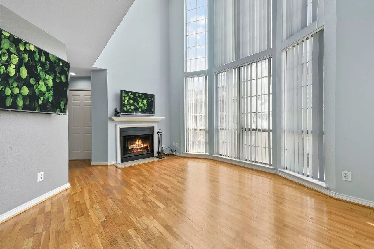 Condominium For Rent in Dallas County , 3100 Cole Avenue 211, Dallas, Texas 75204, 2 Bedroom, 2 Bathroom, 2 Garage spaces, 1,037 Sqft, built in 1984, mls#21400688, Real Estate Agent in Dallas, Homes For Rent in Dallas county, Homes For Rent in Dallas, Realtor in Dallas Texas, Real Estate Brokerage Independent Realty Texas, Luminita Cordes Realtor