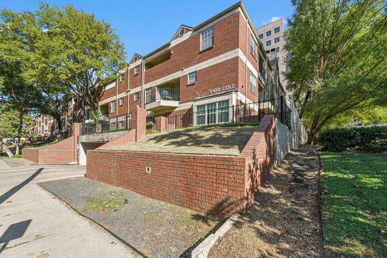 Condominium For Rent in Dallas County , 3100 Cole Avenue 211, Dallas, Texas 75204, 2 Bedroom, 2 Bathroom, 2 Garage spaces, 1,037 Sqft, built in 1984, mls#21400688, Real Estate Agent in Dallas, Homes For Rent in Dallas county, Homes For Rent in Dallas, Realtor in Dallas Texas, Real Estate Brokerage Independent Realty Texas, Luminita Cordes Realtor