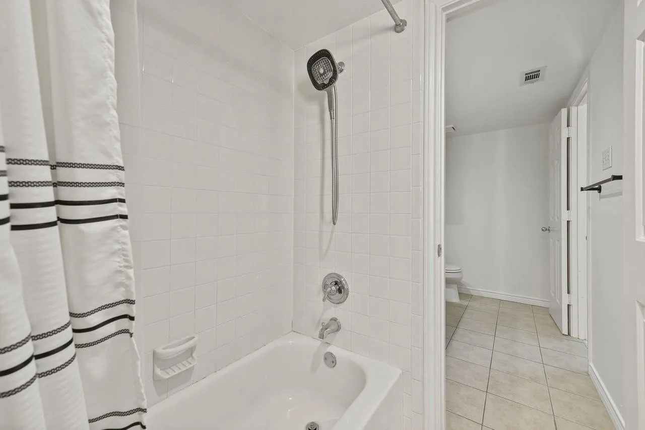 Condominium For Rent in Dallas County , 3100 Cole Avenue 211, Dallas, Texas 75204, 2 Bedroom, 2 Bathroom, 2 Garage spaces, 1,037 Sqft, built in 1984, mls#21400688, Real Estate Agent in Dallas, Homes For Rent in Dallas county, Homes For Rent in Dallas, Realtor in Dallas Texas, Real Estate Brokerage Independent Realty Texas, Luminita Cordes Realtor