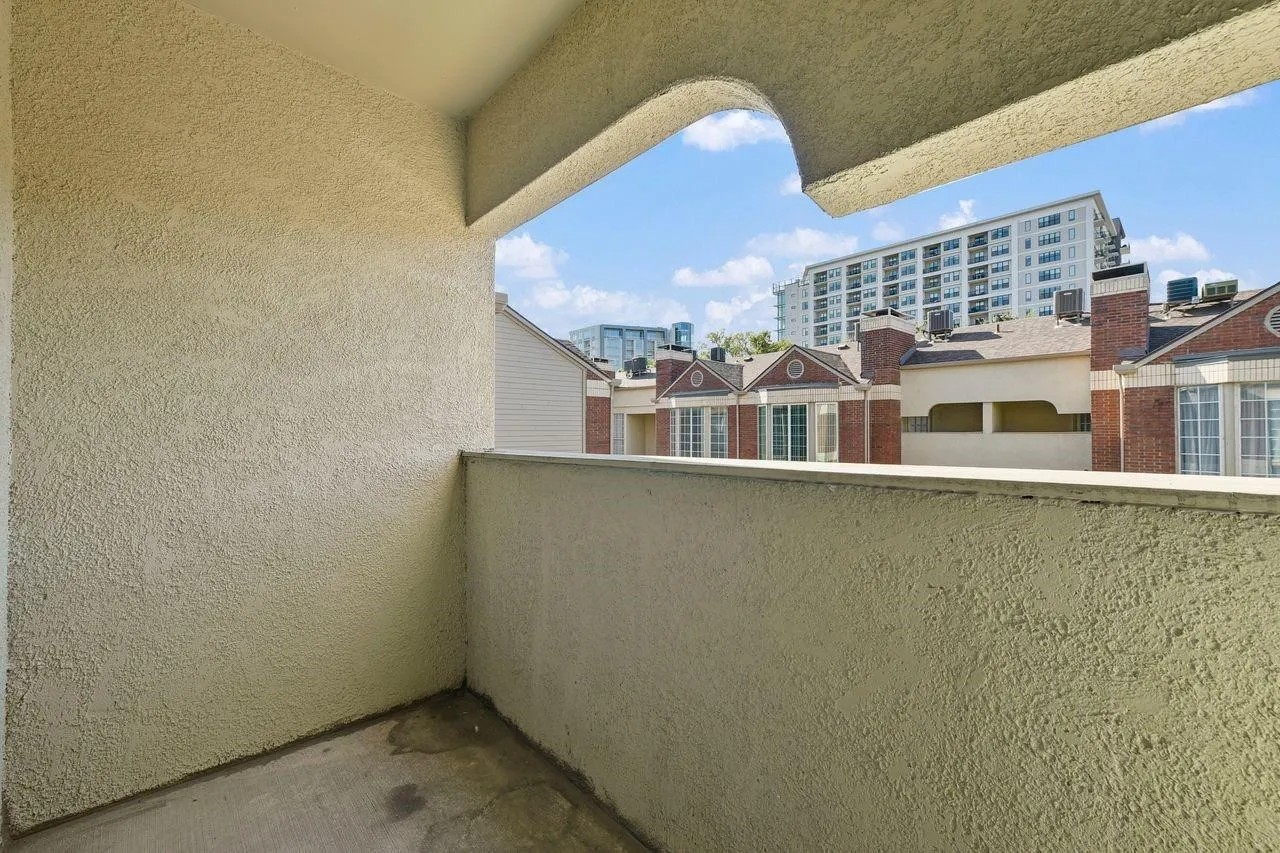 Condominium For Rent in Dallas County , 3100 Cole Avenue 211, Dallas, Texas 75204, 2 Bedroom, 2 Bathroom, 2 Garage spaces, 1,037 Sqft, built in 1984, mls#21400688, Real Estate Agent in Dallas, Homes For Rent in Dallas county, Homes For Rent in Dallas, Realtor in Dallas Texas, Real Estate Brokerage Independent Realty Texas, Luminita Cordes Realtor