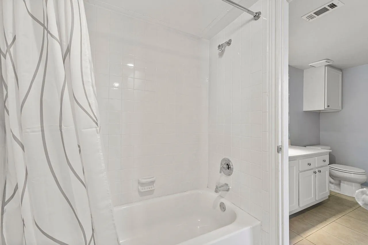 Condominium For Rent in Dallas County , 3100 Cole Avenue 211, Dallas, Texas 75204, 2 Bedroom, 2 Bathroom, 2 Garage spaces, 1,037 Sqft, built in 1984, mls#21400688, Real Estate Agent in Dallas, Homes For Rent in Dallas county, Homes For Rent in Dallas, Realtor in Dallas Texas, Real Estate Brokerage Independent Realty Texas, Luminita Cordes Realtor