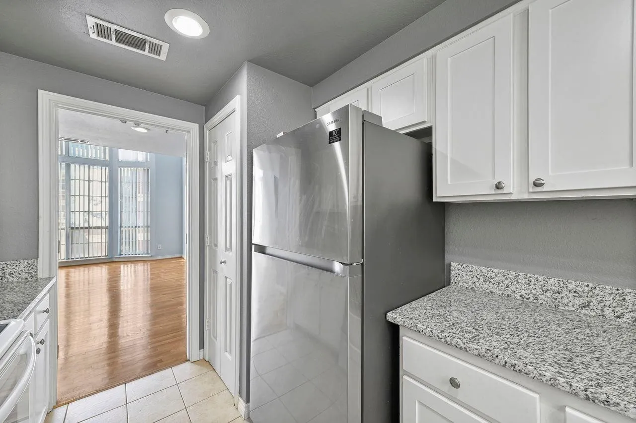 Condominium For Rent in Dallas County , 3100 Cole Avenue 211, Dallas, Texas 75204, 2 Bedroom, 2 Bathroom, 2 Garage spaces, 1,037 Sqft, built in 1984, mls#21400688, Real Estate Agent in Dallas, Homes For Rent in Dallas county, Homes For Rent in Dallas, Realtor in Dallas Texas, Real Estate Brokerage Independent Realty Texas, Luminita Cordes Realtor