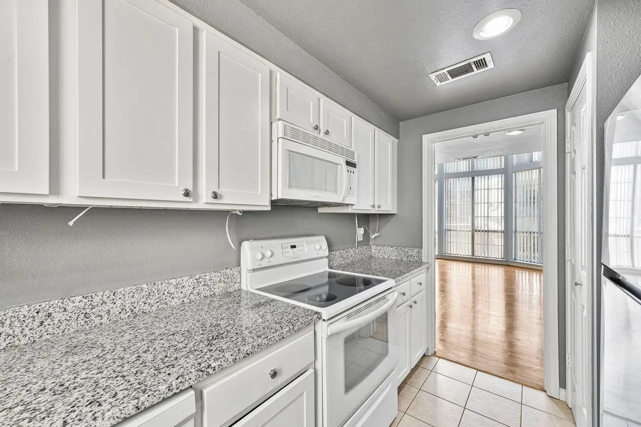 Condominium For Rent in Dallas County , 3100 Cole Avenue 211, Dallas, Texas 75204, 2 Bedroom, 2 Bathroom, 2 Garage spaces, 1,037 Sqft, built in 1984, mls#21400688, Real Estate Agent in Dallas, Homes For Rent in Dallas county, Homes For Rent in Dallas, Realtor in Dallas Texas, Real Estate Brokerage Independent Realty Texas, Luminita Cordes Realtor