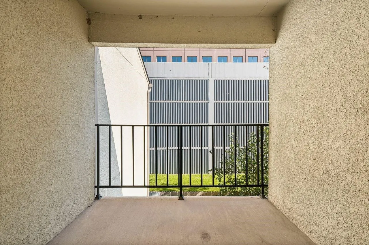 Condominium For Rent in Dallas County , 3100 Cole Avenue 211, Dallas, Texas 75204, 2 Bedroom, 2 Bathroom, 2 Garage spaces, 1,037 Sqft, built in 1984, mls#21400688, Real Estate Agent in Dallas, Homes For Rent in Dallas county, Homes For Rent in Dallas, Realtor in Dallas Texas, Real Estate Brokerage Independent Realty Texas, Luminita Cordes Realtor