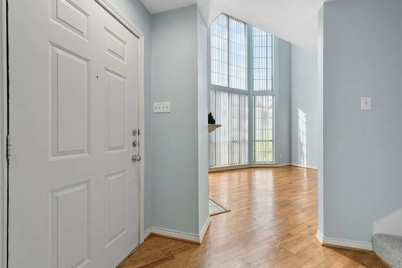 Condominium For Rent in Dallas County , 3100 Cole Avenue 211, Dallas, Texas 75204, 2 Bedroom, 2 Bathroom, 2 Garage spaces, 1,037 Sqft, built in 1984, mls#21400688, Real Estate Agent in Dallas, Homes For Rent in Dallas county, Homes For Rent in Dallas, Realtor in Dallas Texas, Real Estate Brokerage Independent Realty Texas, Luminita Cordes Realtor