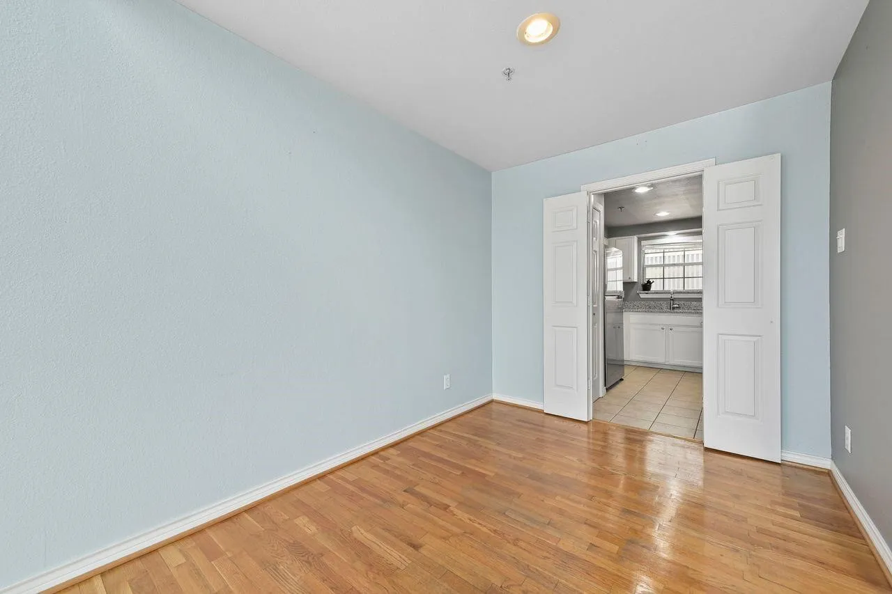 Condominium For Rent in Dallas County , 3100 Cole Avenue 211, Dallas, Texas 75204, 2 Bedroom, 2 Bathroom, 2 Garage spaces, 1,037 Sqft, built in 1984, mls#21400688, Real Estate Agent in Dallas, Homes For Rent in Dallas county, Homes For Rent in Dallas, Realtor in Dallas Texas, Real Estate Brokerage Independent Realty Texas, Luminita Cordes Realtor