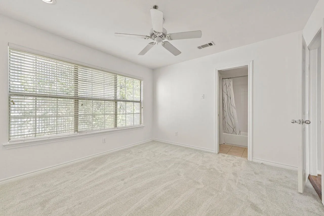 Condominium For Rent in Dallas County , 3100 Cole Avenue 211, Dallas, Texas 75204, 2 Bedroom, 2 Bathroom, 2 Garage spaces, 1,037 Sqft, built in 1984, mls#21400688, Real Estate Agent in Dallas, Homes For Rent in Dallas county, Homes For Rent in Dallas, Realtor in Dallas Texas, Real Estate Brokerage Independent Realty Texas, Luminita Cordes Realtor