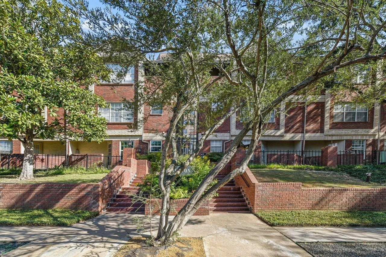 Condominium For Rent in Dallas County , 3100 Cole Avenue 211, Dallas, Texas 75204, 2 Bedroom, 2 Bathroom, 2 Garage spaces, 1,037 Sqft, built in 1984, mls#21400688, Real Estate Agent in Dallas, Homes For Rent in Dallas county, Homes For Rent in Dallas, Realtor in Dallas Texas, Real Estate Brokerage Independent Realty Texas, Luminita Cordes Realtor