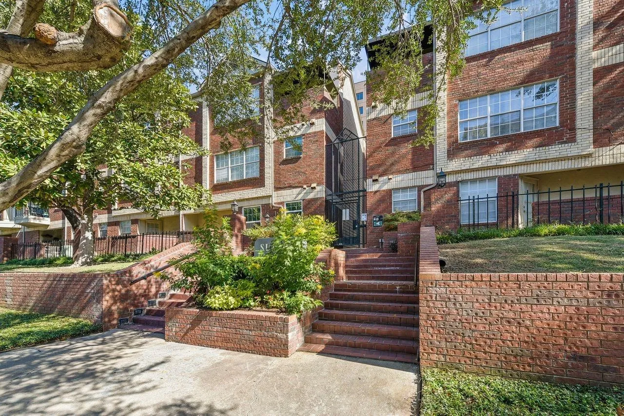 Condominium For Rent in Dallas County , 3100 Cole Avenue 211, Dallas, Texas 75204, 2 Bedroom, 2 Bathroom, 2 Garage spaces, 1,037 Sqft, built in 1984, mls#21400688, Real Estate Agent in Dallas, Homes For Rent in Dallas county, Homes For Rent in Dallas, Realtor in Dallas Texas, Real Estate Brokerage Independent Realty Texas, Luminita Cordes Realtor