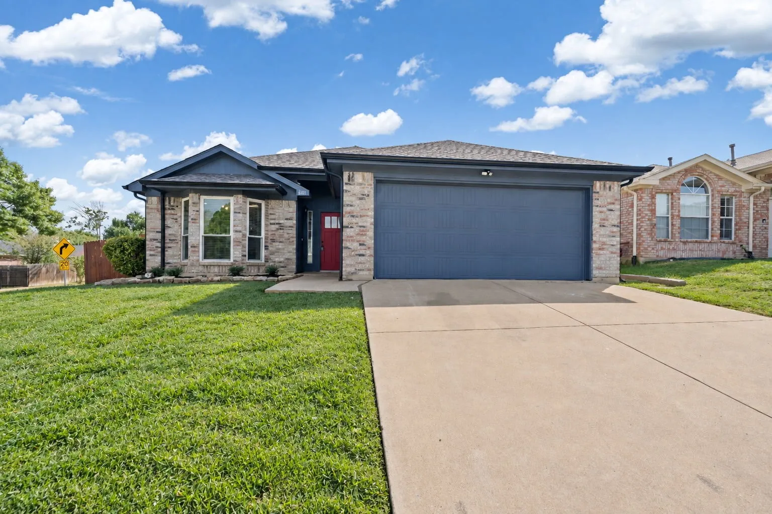 Single Family Residence For Sale in Tarrant County , 6001 Team Court, Arlington, Texas 76018, 3 Bedroom, 2 Bathroom, 2 Garage spaces, 1,441 Sqft, built in 1997, mls#21398388, Real Estate Agent in Arlington, Homes For Sale in Tarrant county, Homes For Sale in Arlington, Realtor in Arlington Texas, Real Estate Brokerage Independent Realty Texas, Luminita Cordes Realtor