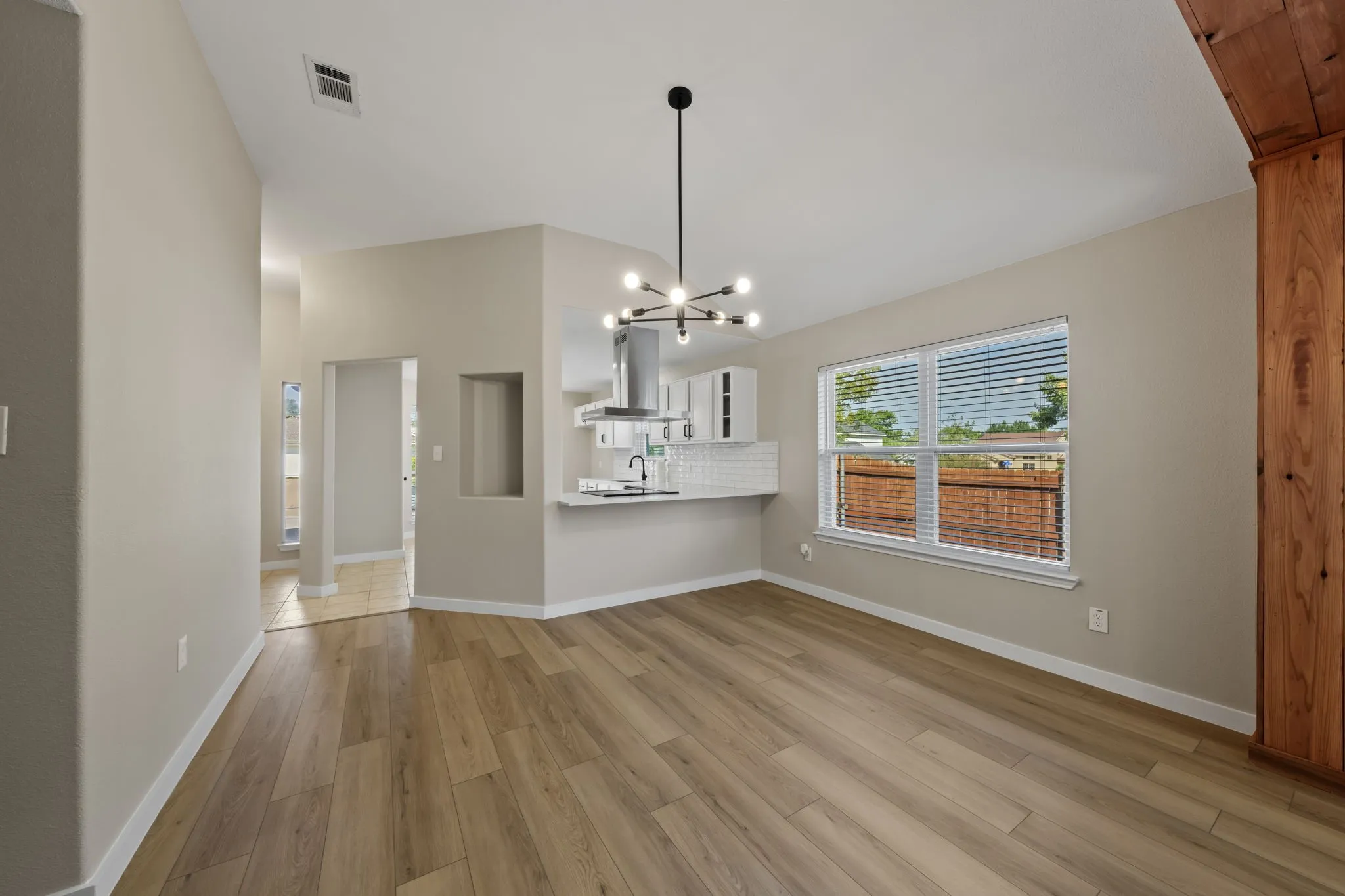 Single Family Residence For Sale in Tarrant County , 6001 Team Court, Arlington, Texas 76018, 3 Bedroom, 2 Bathroom, 2 Garage spaces, 1,441 Sqft, built in 1997, mls#21398388, Real Estate Agent in Arlington, Homes For Sale in Tarrant county, Homes For Sale in Arlington, Realtor in Arlington Texas, Real Estate Brokerage Independent Realty Texas, Luminita Cordes Realtor