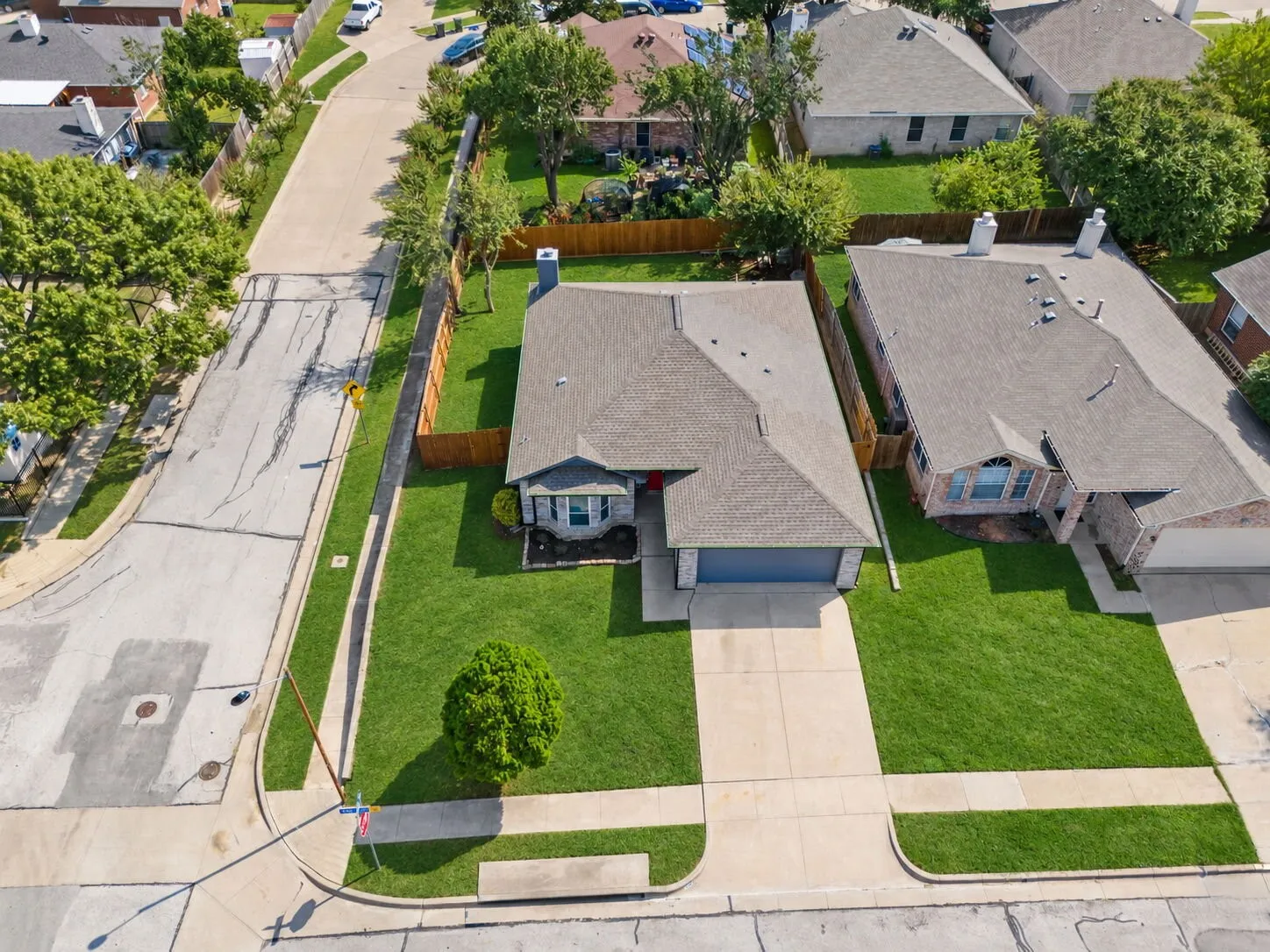 Single Family Residence For Sale in Tarrant County , 6001 Team Court, Arlington, Texas 76018, 3 Bedroom, 2 Bathroom, 2 Garage spaces, 1,441 Sqft, built in 1997, mls#21398388, Real Estate Agent in Arlington, Homes For Sale in Tarrant county, Homes For Sale in Arlington, Realtor in Arlington Texas, Real Estate Brokerage Independent Realty Texas, Luminita Cordes Realtor