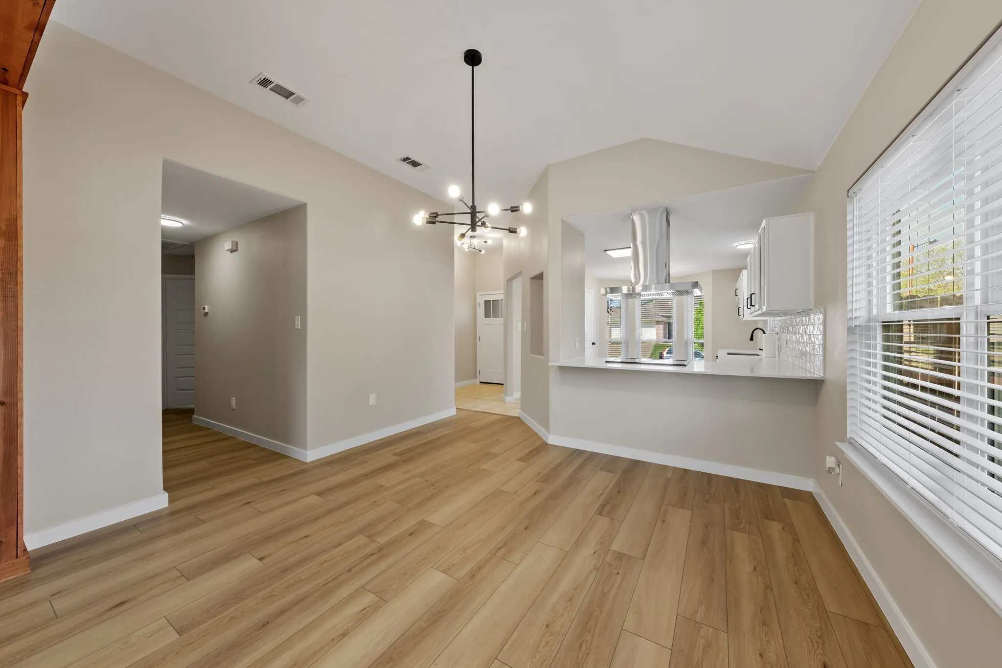 Single Family Residence For Sale in Tarrant County , 6001 Team Court, Arlington, Texas 76018, 3 Bedroom, 2 Bathroom, 2 Garage spaces, 1,441 Sqft, built in 1997, mls#21398388, Real Estate Agent in Arlington, Homes For Sale in Tarrant county, Homes For Sale in Arlington, Realtor in Arlington Texas, Real Estate Brokerage Independent Realty Texas, Luminita Cordes Realtor