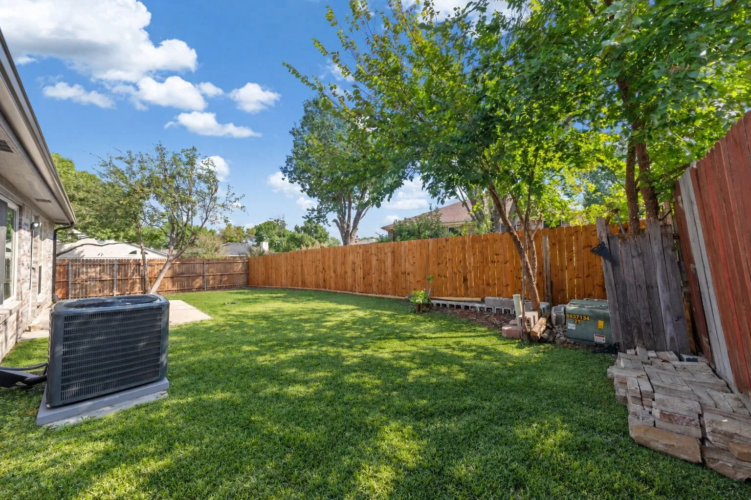 Single Family Residence For Sale in Tarrant County , 6001 Team Court, Arlington, Texas 76018, 3 Bedroom, 2 Bathroom, 2 Garage spaces, 1,441 Sqft, built in 1997, mls#21398388, Real Estate Agent in Arlington, Homes For Sale in Tarrant county, Homes For Sale in Arlington, Realtor in Arlington Texas, Real Estate Brokerage Independent Realty Texas, Luminita Cordes Realtor
