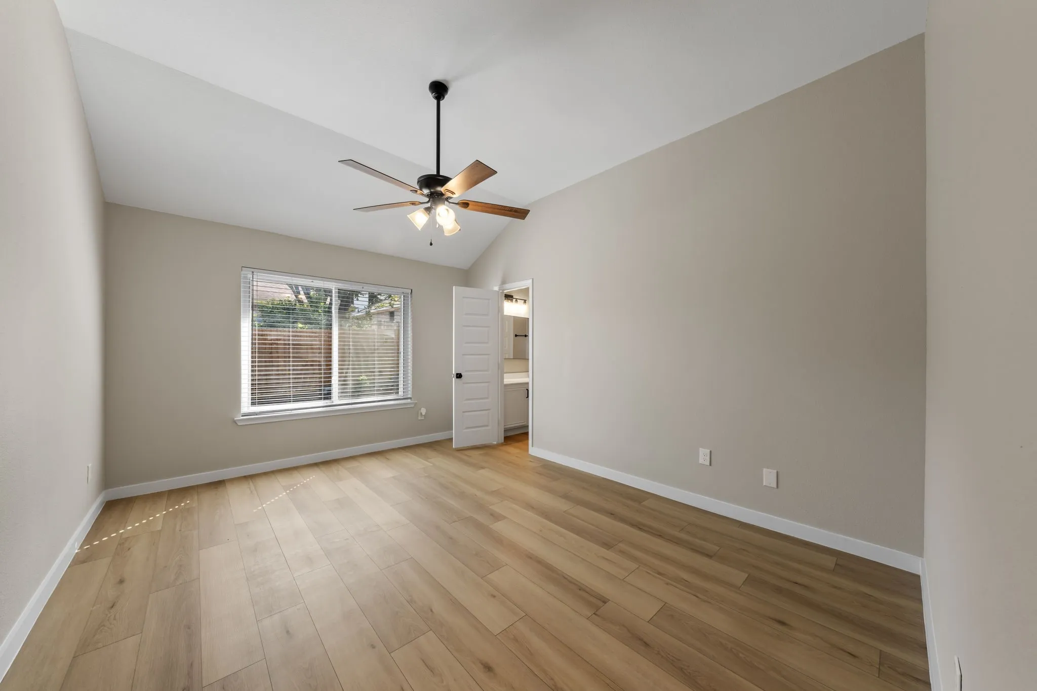 Single Family Residence For Sale in Tarrant County , 6001 Team Court, Arlington, Texas 76018, 3 Bedroom, 2 Bathroom, 2 Garage spaces, 1,441 Sqft, built in 1997, mls#21398388, Real Estate Agent in Arlington, Homes For Sale in Tarrant county, Homes For Sale in Arlington, Realtor in Arlington Texas, Real Estate Brokerage Independent Realty Texas, Luminita Cordes Realtor