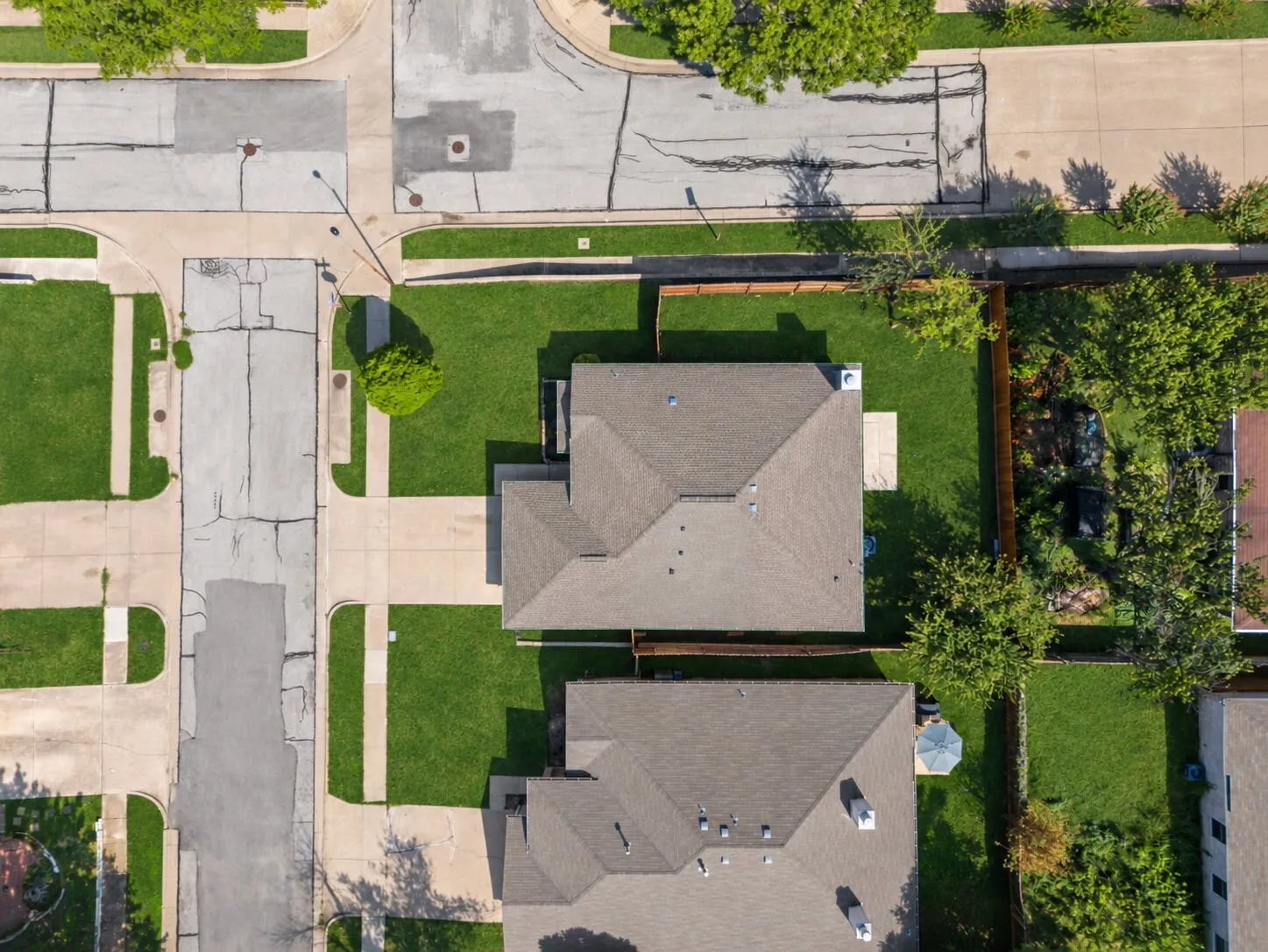 Single Family Residence For Sale in Tarrant County , 6001 Team Court, Arlington, Texas 76018, 3 Bedroom, 2 Bathroom, 2 Garage spaces, 1,441 Sqft, built in 1997, mls#21398388, Real Estate Agent in Arlington, Homes For Sale in Tarrant county, Homes For Sale in Arlington, Realtor in Arlington Texas, Real Estate Brokerage Independent Realty Texas, Luminita Cordes Realtor