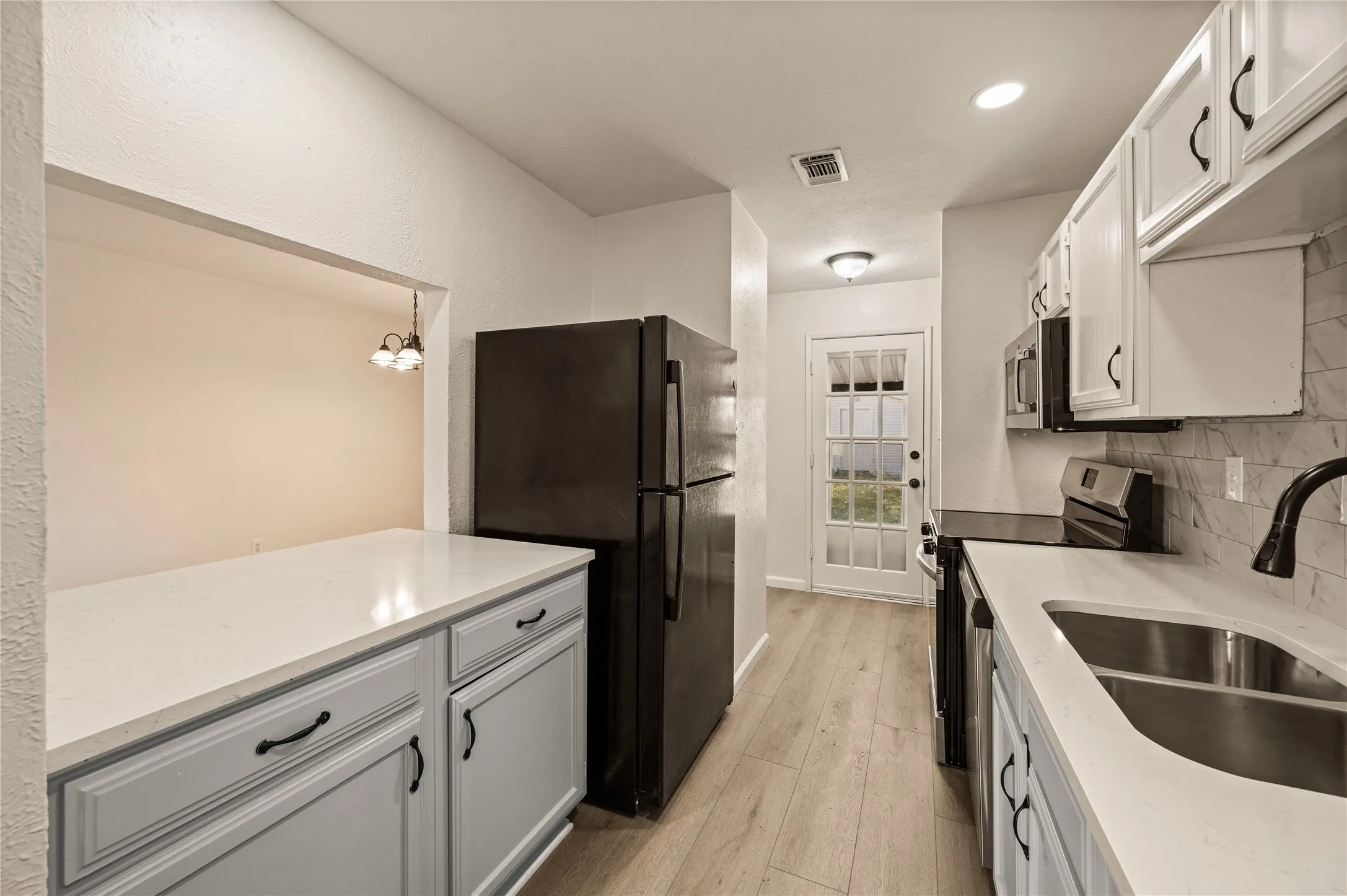 Single Family Residence For Sale in Tarrant County , 4744 China Rose Drive, Fort Worth, Texas 76137, 2 Bedroom, 1 Bathroom, 1 Garage spaces, 1,000 Sqft, built in 1983, mls#21400673, Real Estate Agent in Fort Worth, Homes For Sale in Tarrant county, Homes For Sale in Fort Worth, Realtor in Fort Worth Texas, Real Estate Brokerage Independent Realty Texas, Luminita Cordes Realtor