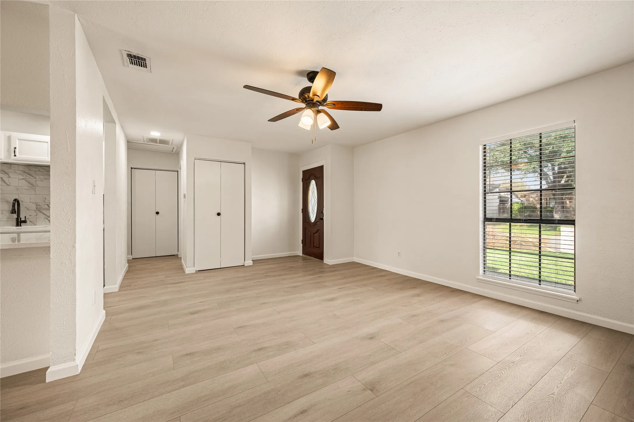 Single Family Residence For Sale in Tarrant County , 4744 China Rose Drive, Fort Worth, Texas 76137, 2 Bedroom, 1 Bathroom, 1 Garage spaces, 1,000 Sqft, built in 1983, mls#21400673, Real Estate Agent in Fort Worth, Homes For Sale in Tarrant county, Homes For Sale in Fort Worth, Realtor in Fort Worth Texas, Real Estate Brokerage Independent Realty Texas, Luminita Cordes Realtor