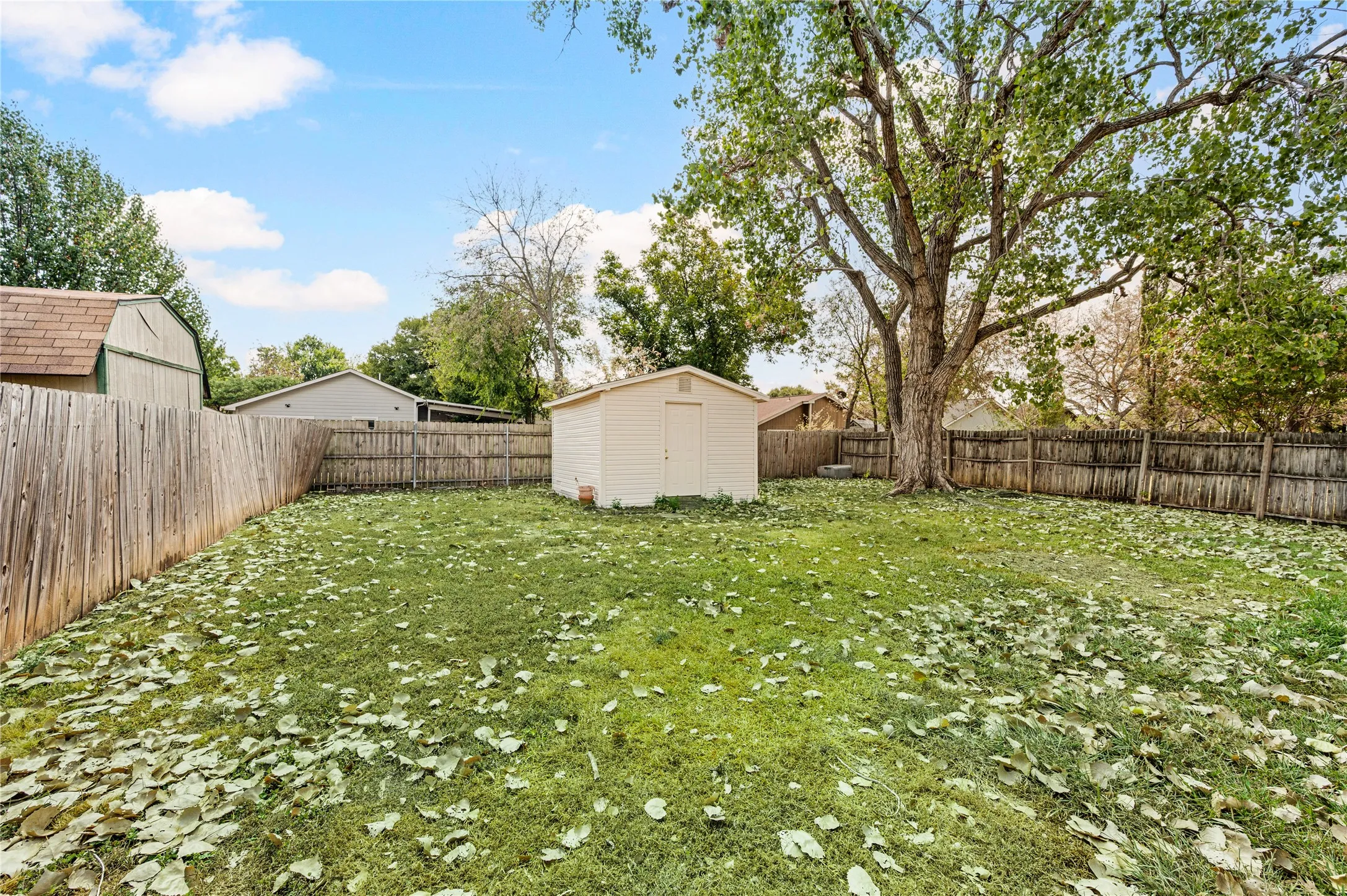 Single Family Residence For Sale in Tarrant County , 4744 China Rose Drive, Fort Worth, Texas 76137, 2 Bedroom, 1 Bathroom, 1 Garage spaces, 1,000 Sqft, built in 1983, mls#21400673, Real Estate Agent in Fort Worth, Homes For Sale in Tarrant county, Homes For Sale in Fort Worth, Realtor in Fort Worth Texas, Real Estate Brokerage Independent Realty Texas, Luminita Cordes Realtor