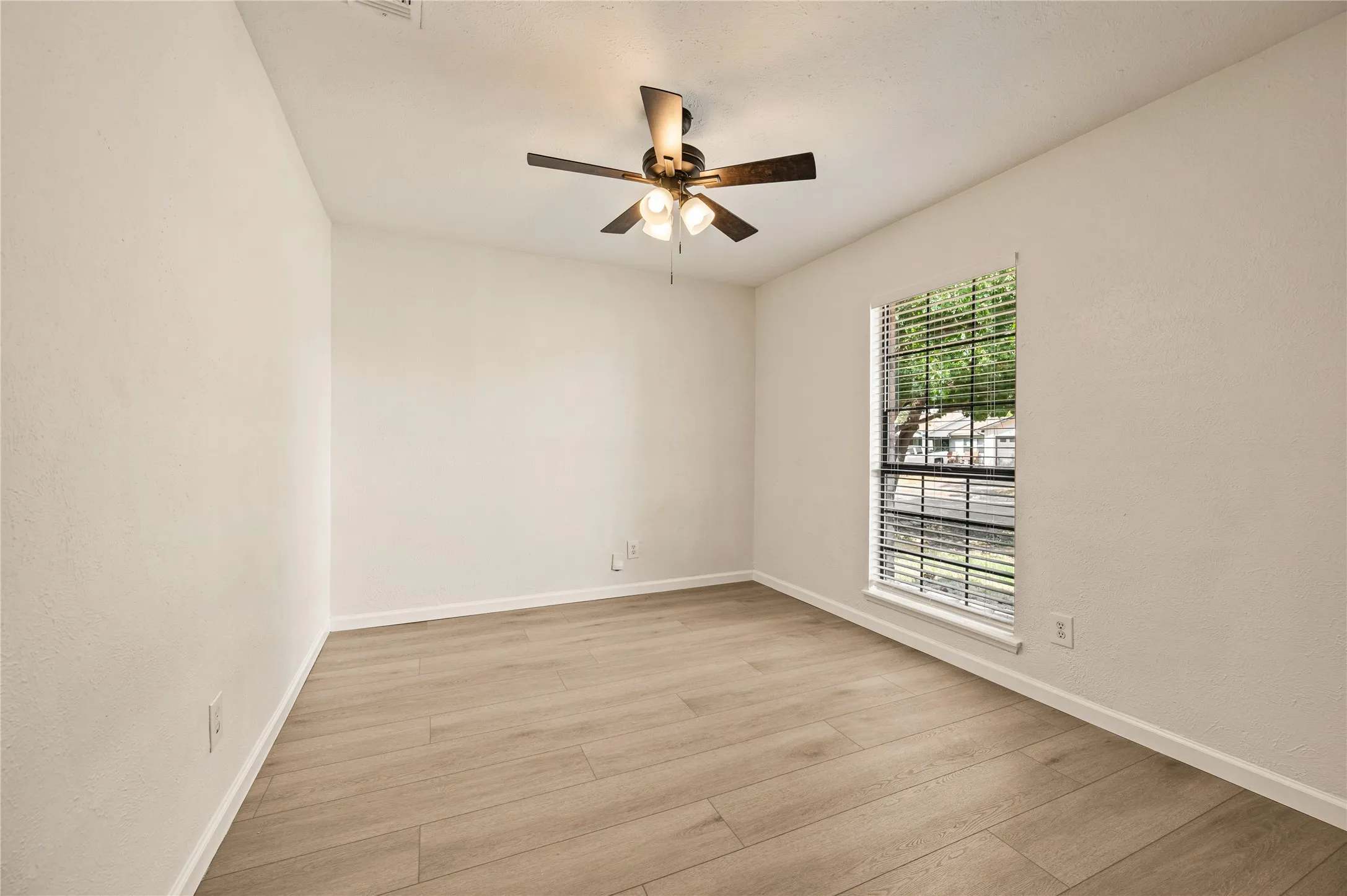 Single Family Residence For Sale in Tarrant County , 4744 China Rose Drive, Fort Worth, Texas 76137, 2 Bedroom, 1 Bathroom, 1 Garage spaces, 1,000 Sqft, built in 1983, mls#21400673, Real Estate Agent in Fort Worth, Homes For Sale in Tarrant county, Homes For Sale in Fort Worth, Realtor in Fort Worth Texas, Real Estate Brokerage Independent Realty Texas, Luminita Cordes Realtor
