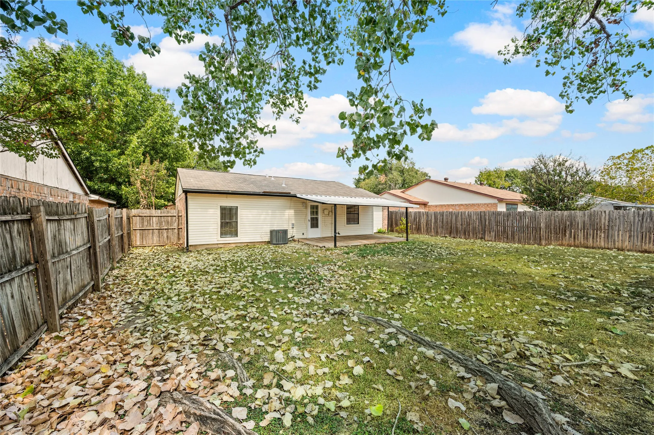 Single Family Residence For Sale in Tarrant County , 4744 China Rose Drive, Fort Worth, Texas 76137, 2 Bedroom, 1 Bathroom, 1 Garage spaces, 1,000 Sqft, built in 1983, mls#21400673, Real Estate Agent in Fort Worth, Homes For Sale in Tarrant county, Homes For Sale in Fort Worth, Realtor in Fort Worth Texas, Real Estate Brokerage Independent Realty Texas, Luminita Cordes Realtor