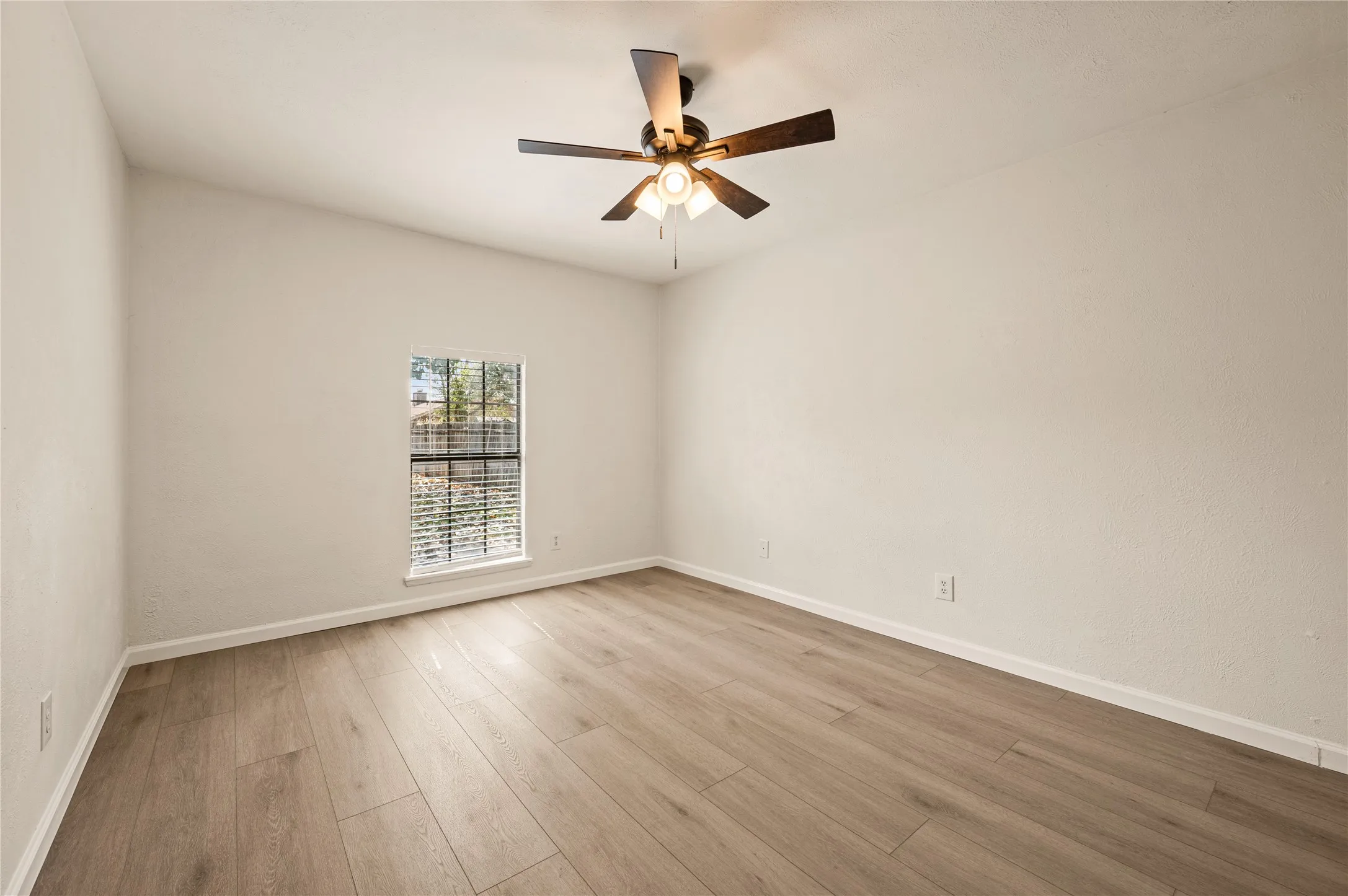 Single Family Residence For Sale in Tarrant County , 4744 China Rose Drive, Fort Worth, Texas 76137, 2 Bedroom, 1 Bathroom, 1 Garage spaces, 1,000 Sqft, built in 1983, mls#21400673, Real Estate Agent in Fort Worth, Homes For Sale in Tarrant county, Homes For Sale in Fort Worth, Realtor in Fort Worth Texas, Real Estate Brokerage Independent Realty Texas, Luminita Cordes Realtor