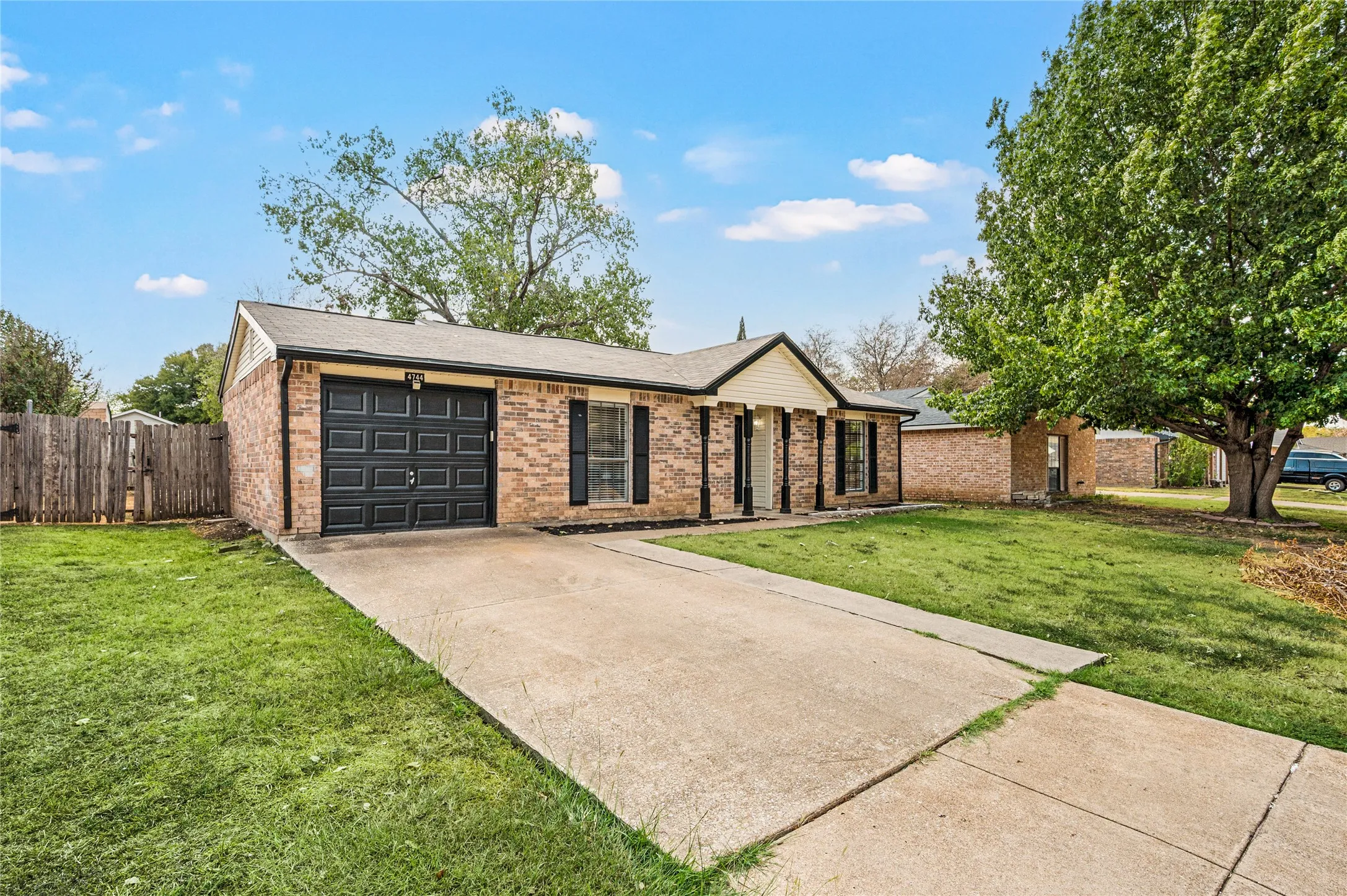 Single Family Residence For Sale in Tarrant County , 4744 China Rose Drive, Fort Worth, Texas 76137, 2 Bedroom, 1 Bathroom, 1 Garage spaces, 1,000 Sqft, built in 1983, mls#21400673, Real Estate Agent in Fort Worth, Homes For Sale in Tarrant county, Homes For Sale in Fort Worth, Realtor in Fort Worth Texas, Real Estate Brokerage Independent Realty Texas, Luminita Cordes Realtor