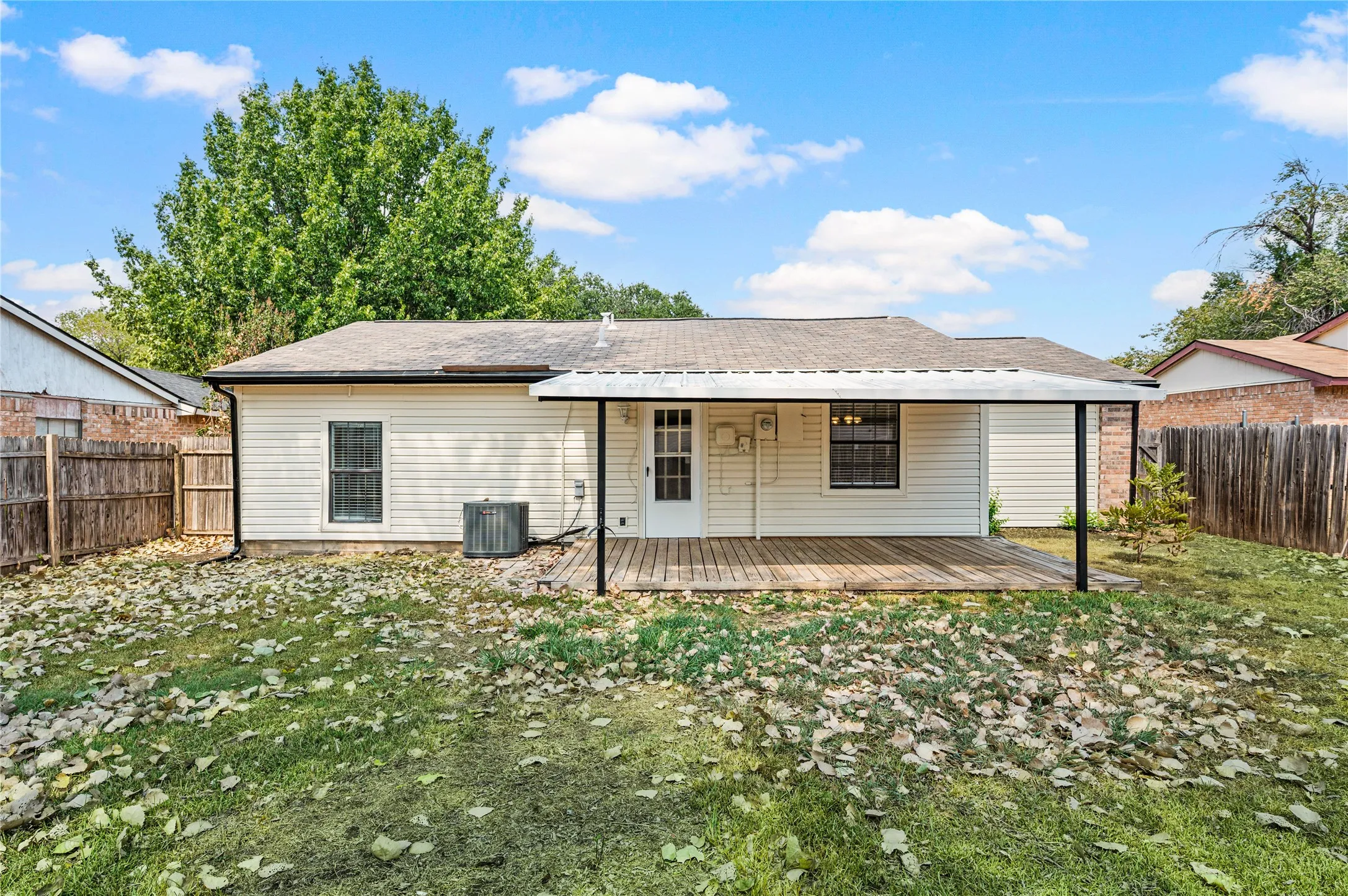 Single Family Residence For Sale in Tarrant County , 4744 China Rose Drive, Fort Worth, Texas 76137, 2 Bedroom, 1 Bathroom, 1 Garage spaces, 1,000 Sqft, built in 1983, mls#21400673, Real Estate Agent in Fort Worth, Homes For Sale in Tarrant county, Homes For Sale in Fort Worth, Realtor in Fort Worth Texas, Real Estate Brokerage Independent Realty Texas, Luminita Cordes Realtor