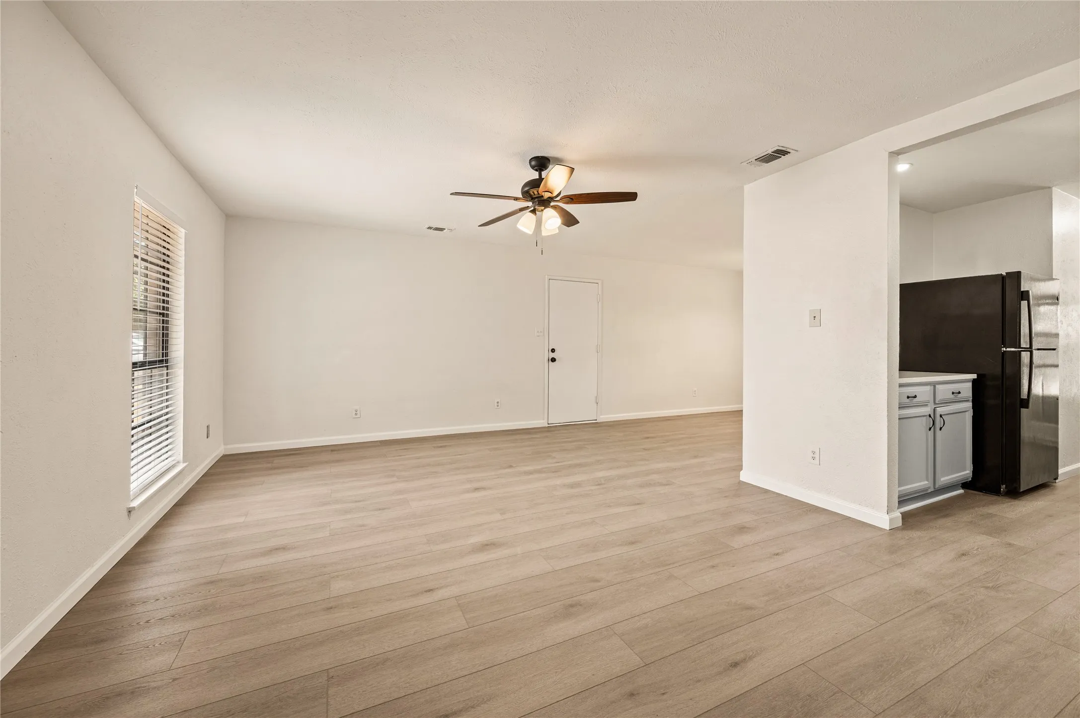 Single Family Residence For Sale in Tarrant County , 4744 China Rose Drive, Fort Worth, Texas 76137, 2 Bedroom, 1 Bathroom, 1 Garage spaces, 1,000 Sqft, built in 1983, mls#21400673, Real Estate Agent in Fort Worth, Homes For Sale in Tarrant county, Homes For Sale in Fort Worth, Realtor in Fort Worth Texas, Real Estate Brokerage Independent Realty Texas, Luminita Cordes Realtor