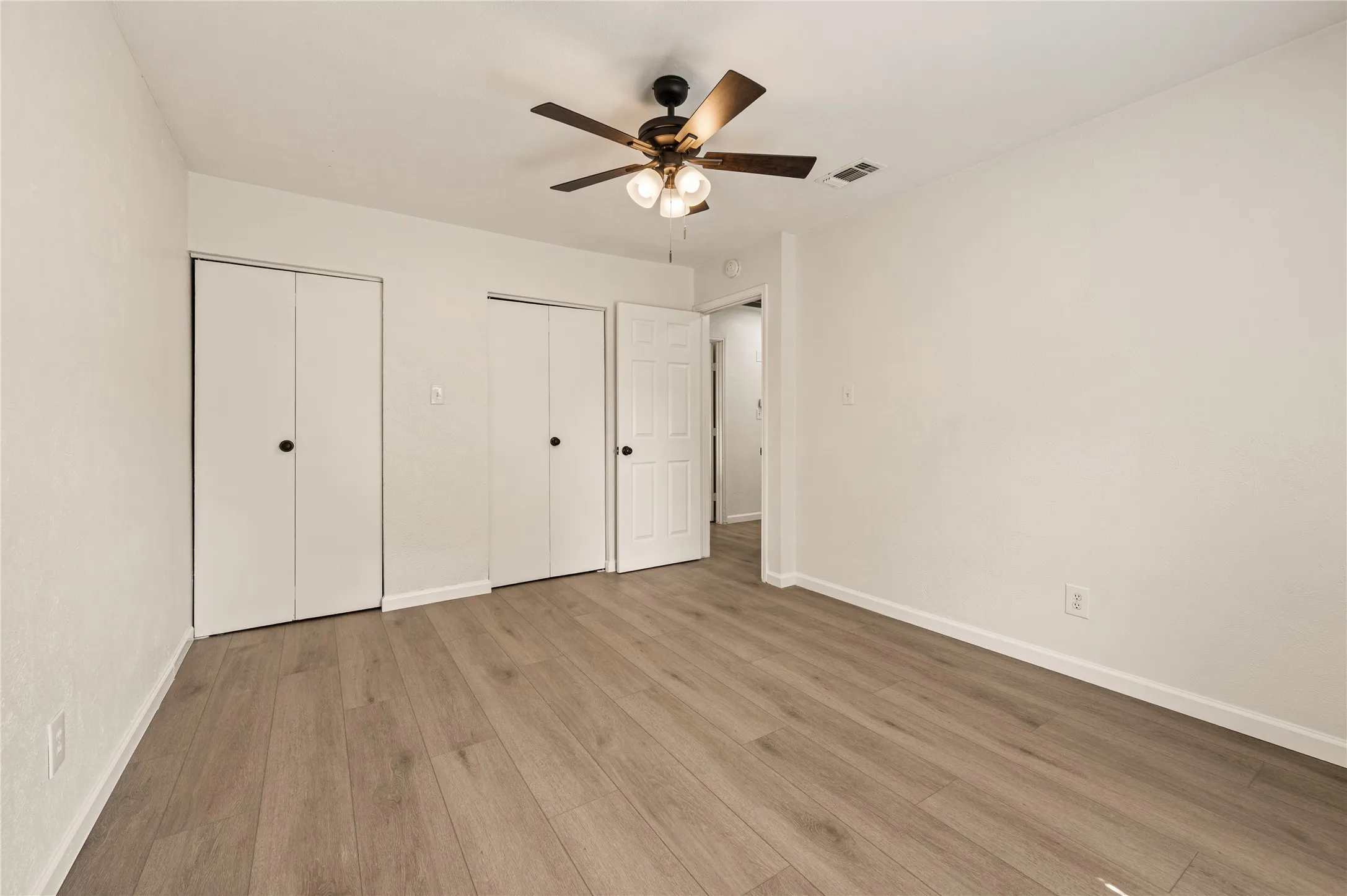 Single Family Residence For Sale in Tarrant County , 4744 China Rose Drive, Fort Worth, Texas 76137, 2 Bedroom, 1 Bathroom, 1 Garage spaces, 1,000 Sqft, built in 1983, mls#21400673, Real Estate Agent in Fort Worth, Homes For Sale in Tarrant county, Homes For Sale in Fort Worth, Realtor in Fort Worth Texas, Real Estate Brokerage Independent Realty Texas, Luminita Cordes Realtor