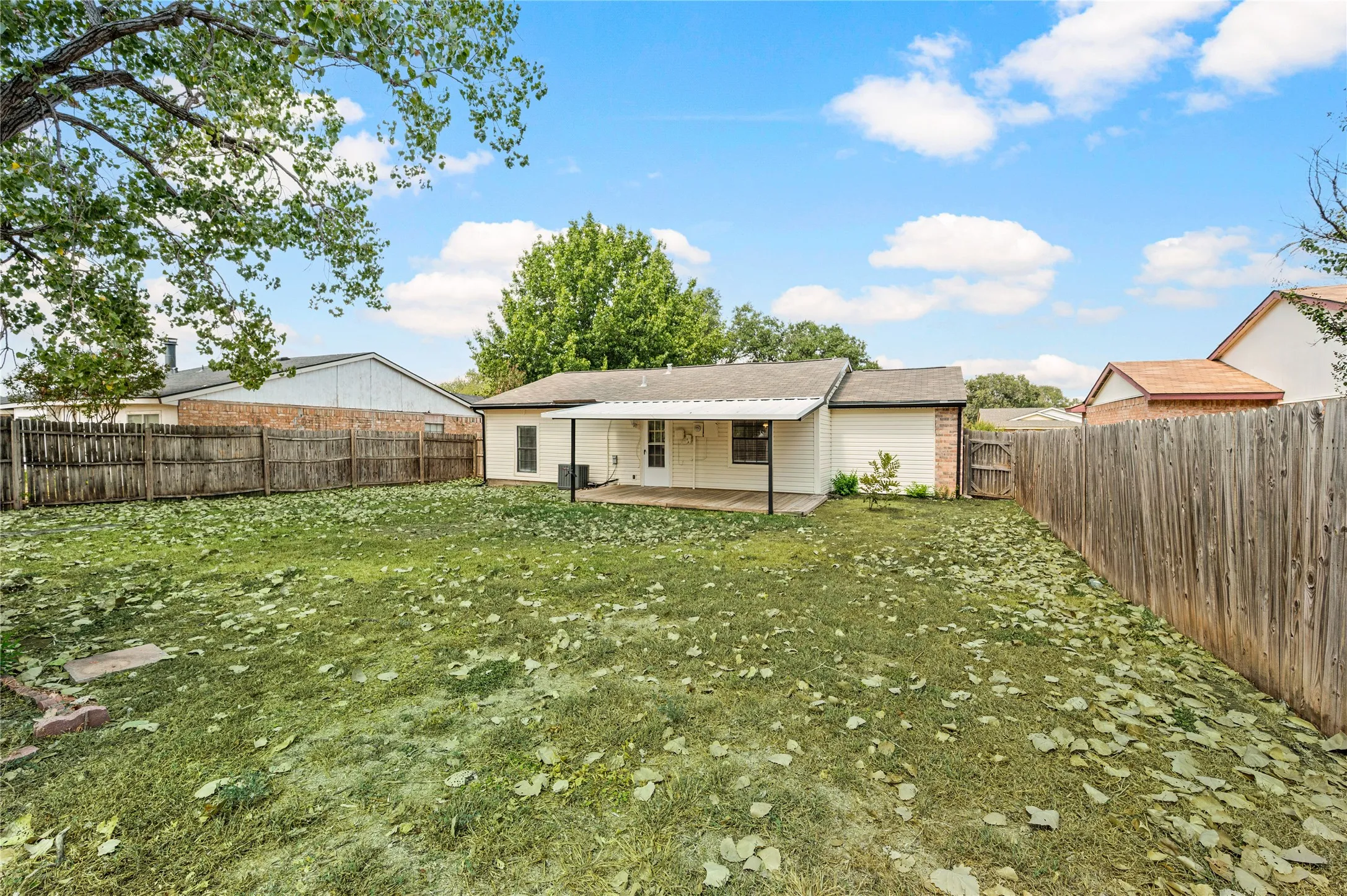 Single Family Residence For Sale in Tarrant County , 4744 China Rose Drive, Fort Worth, Texas 76137, 2 Bedroom, 1 Bathroom, 1 Garage spaces, 1,000 Sqft, built in 1983, mls#21400673, Real Estate Agent in Fort Worth, Homes For Sale in Tarrant county, Homes For Sale in Fort Worth, Realtor in Fort Worth Texas, Real Estate Brokerage Independent Realty Texas, Luminita Cordes Realtor