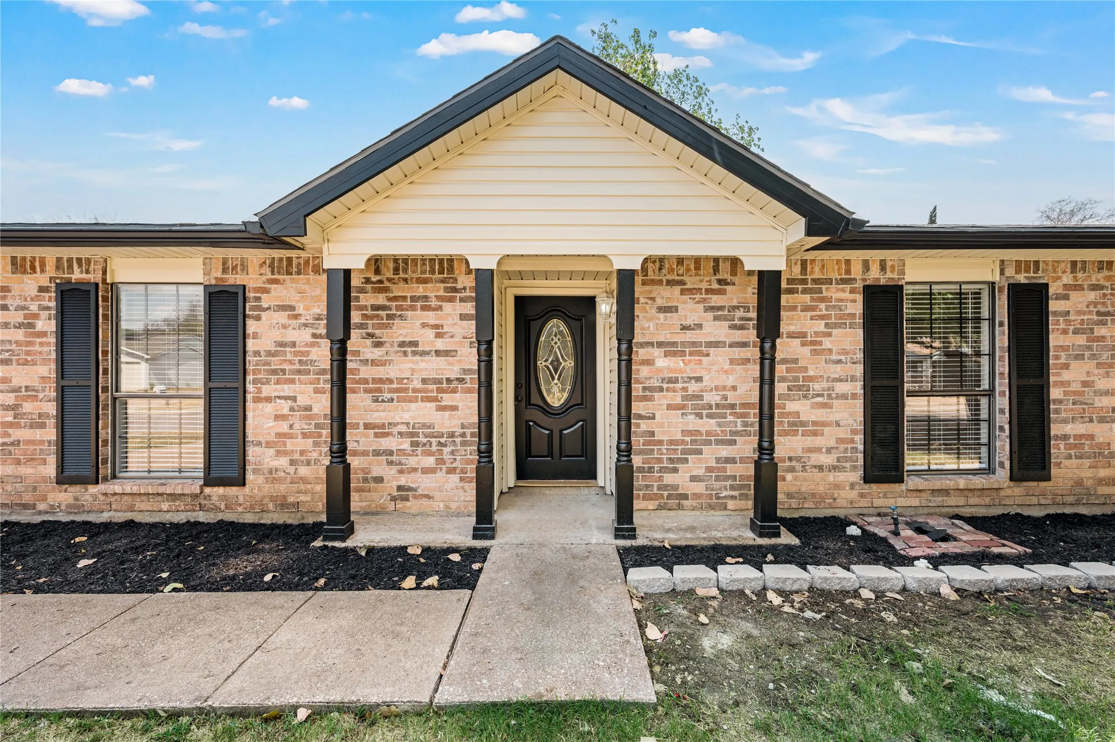 Single Family Residence For Sale in Tarrant County , 4744 China Rose Drive, Fort Worth, Texas 76137, 2 Bedroom, 1 Bathroom, 1 Garage spaces, 1,000 Sqft, built in 1983, mls#21400673, Real Estate Agent in Fort Worth, Homes For Sale in Tarrant county, Homes For Sale in Fort Worth, Realtor in Fort Worth Texas, Real Estate Brokerage Independent Realty Texas, Luminita Cordes Realtor