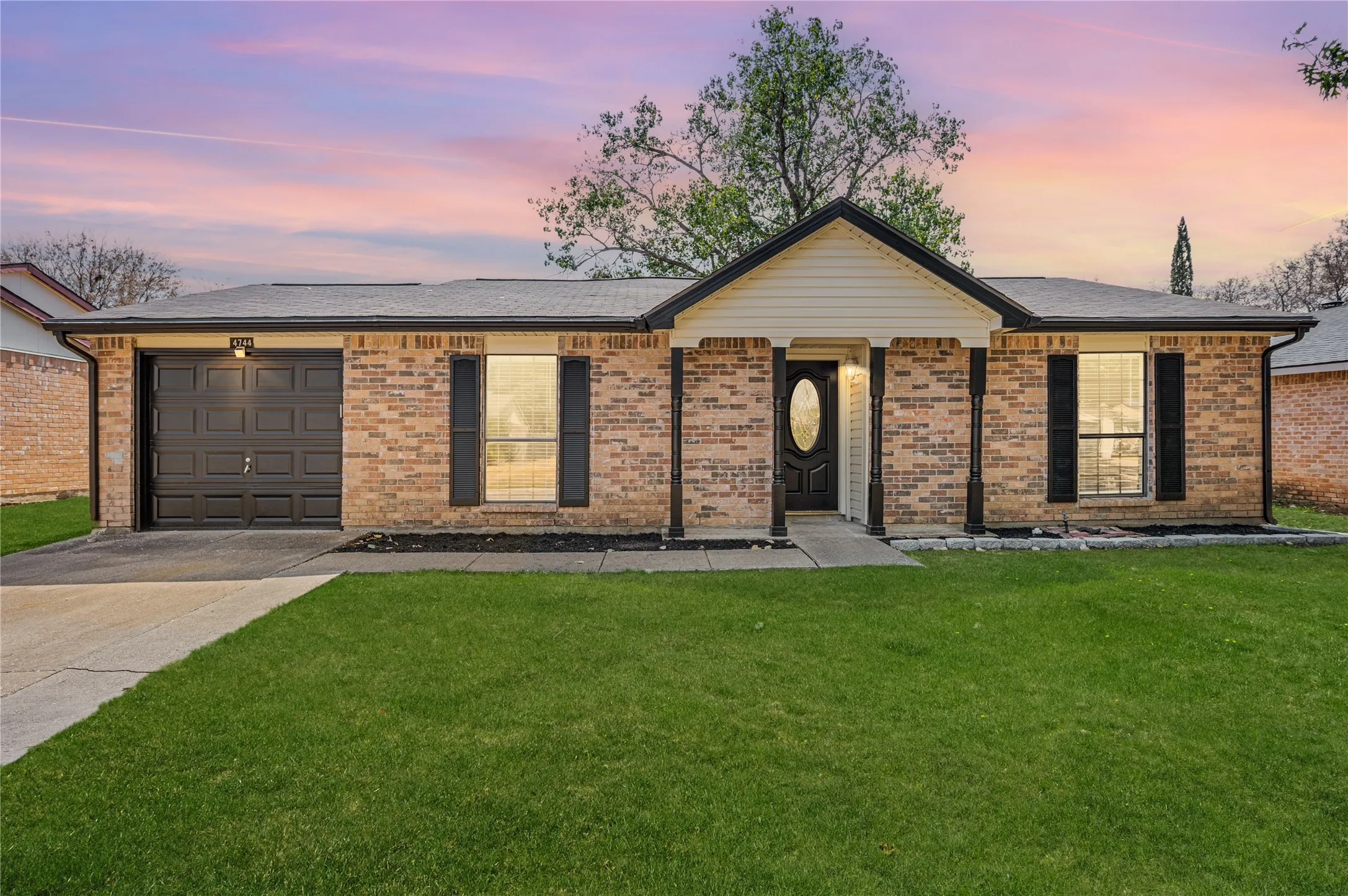 Single Family Residence For Sale in Tarrant County , 4744 China Rose Drive, Fort Worth, Texas 76137, 2 Bedroom, 1 Bathroom, 1 Garage spaces, 1,000 Sqft, built in 1983, mls#21400673, Real Estate Agent in Fort Worth, Homes For Sale in Tarrant county, Homes For Sale in Fort Worth, Realtor in Fort Worth Texas, Real Estate Brokerage Independent Realty Texas, Luminita Cordes Realtor