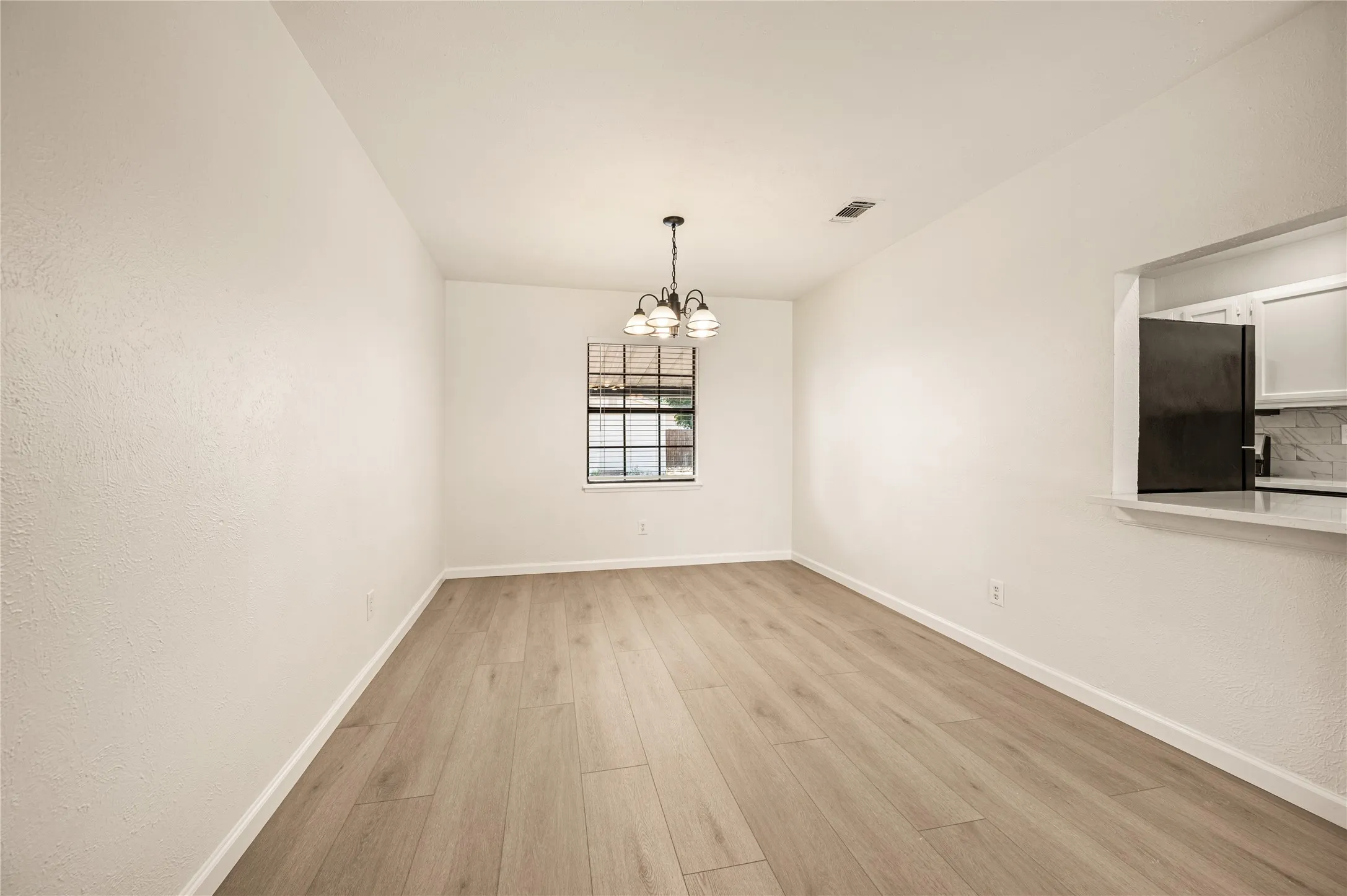 Single Family Residence For Sale in Tarrant County , 4744 China Rose Drive, Fort Worth, Texas 76137, 2 Bedroom, 1 Bathroom, 1 Garage spaces, 1,000 Sqft, built in 1983, mls#21400673, Real Estate Agent in Fort Worth, Homes For Sale in Tarrant county, Homes For Sale in Fort Worth, Realtor in Fort Worth Texas, Real Estate Brokerage Independent Realty Texas, Luminita Cordes Realtor
