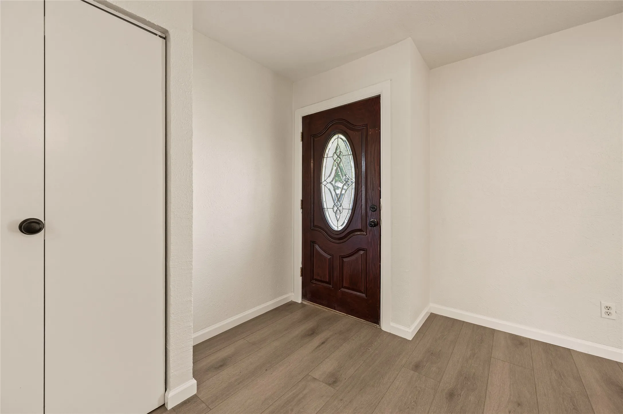 Single Family Residence For Sale in Tarrant County , 4744 China Rose Drive, Fort Worth, Texas 76137, 2 Bedroom, 1 Bathroom, 1 Garage spaces, 1,000 Sqft, built in 1983, mls#21400673, Real Estate Agent in Fort Worth, Homes For Sale in Tarrant county, Homes For Sale in Fort Worth, Realtor in Fort Worth Texas, Real Estate Brokerage Independent Realty Texas, Luminita Cordes Realtor