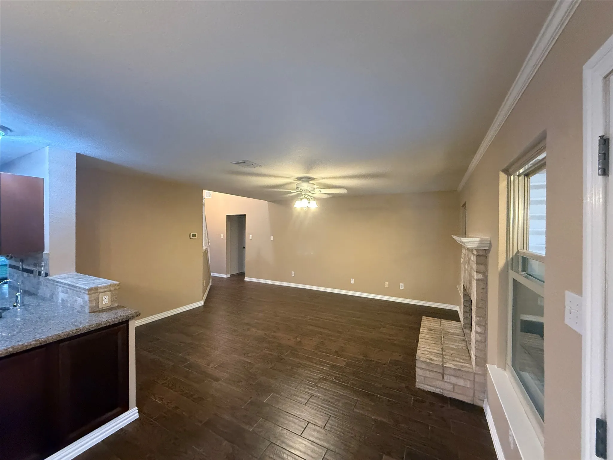 Single Family Residence For Sale in Tarrant County , 916 Pennsylvania Drive, Saginaw, Texas 76131, 4 Bedroom, 3 Bathroom, 2 Garage spaces, 2,060 Sqft, built in 1995, mls#21397627, Real Estate Agent in Saginaw, Homes For Sale in Tarrant county, Homes For Sale in Saginaw, Realtor in Saginaw Texas, Real Estate Brokerage Independent Realty Texas, Luminita Cordes Realtor