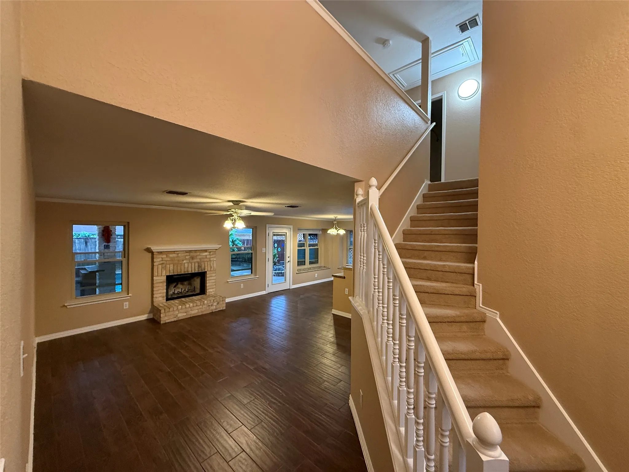 Single Family Residence For Sale in Tarrant County , 916 Pennsylvania Drive, Saginaw, Texas 76131, 4 Bedroom, 3 Bathroom, 2 Garage spaces, 2,060 Sqft, built in 1995, mls#21397627, Real Estate Agent in Saginaw, Homes For Sale in Tarrant county, Homes For Sale in Saginaw, Realtor in Saginaw Texas, Real Estate Brokerage Independent Realty Texas, Luminita Cordes Realtor