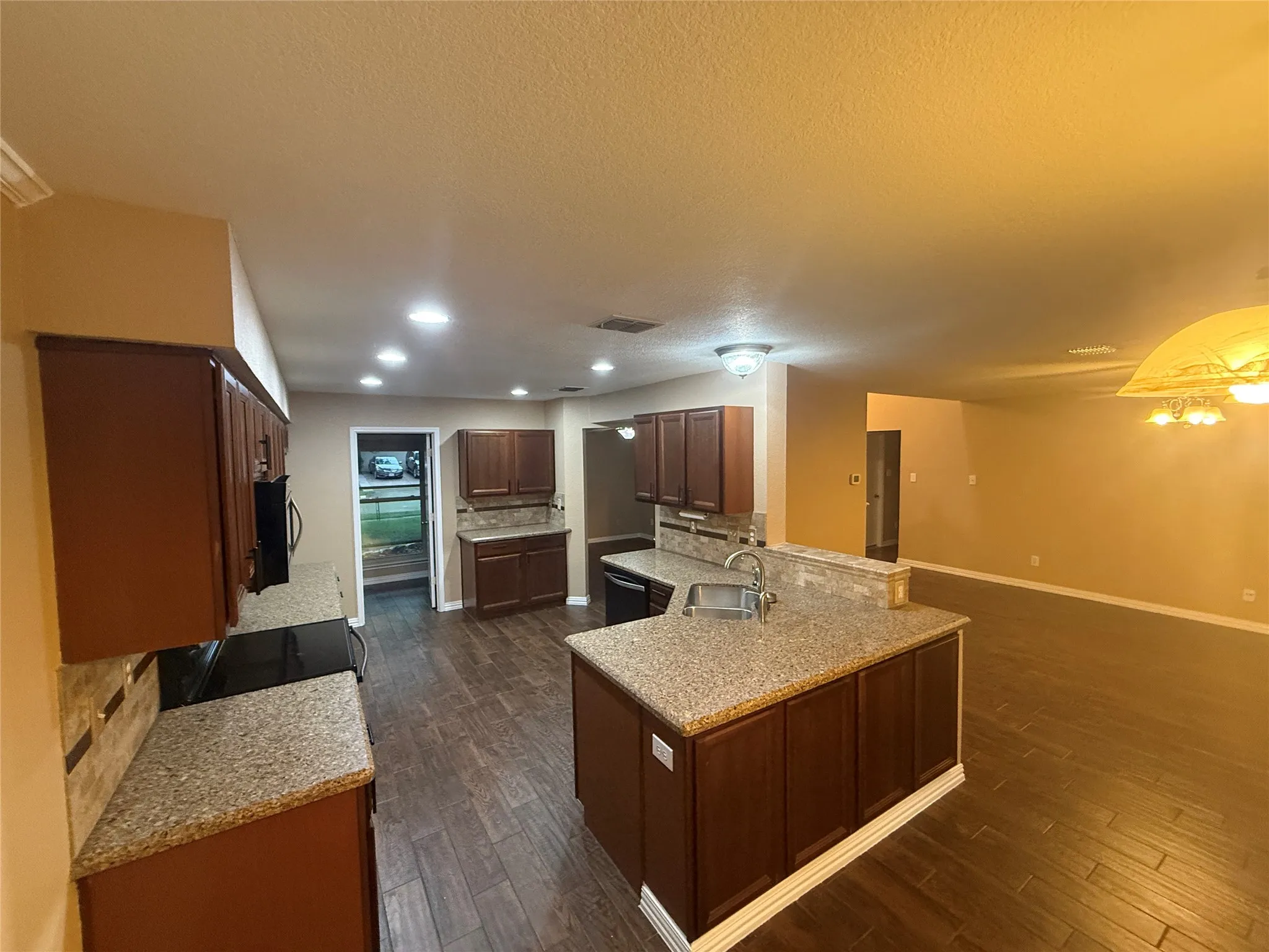 Single Family Residence For Sale in Tarrant County , 916 Pennsylvania Drive, Saginaw, Texas 76131, 4 Bedroom, 3 Bathroom, 2 Garage spaces, 2,060 Sqft, built in 1995, mls#21397627, Real Estate Agent in Saginaw, Homes For Sale in Tarrant county, Homes For Sale in Saginaw, Realtor in Saginaw Texas, Real Estate Brokerage Independent Realty Texas, Luminita Cordes Realtor