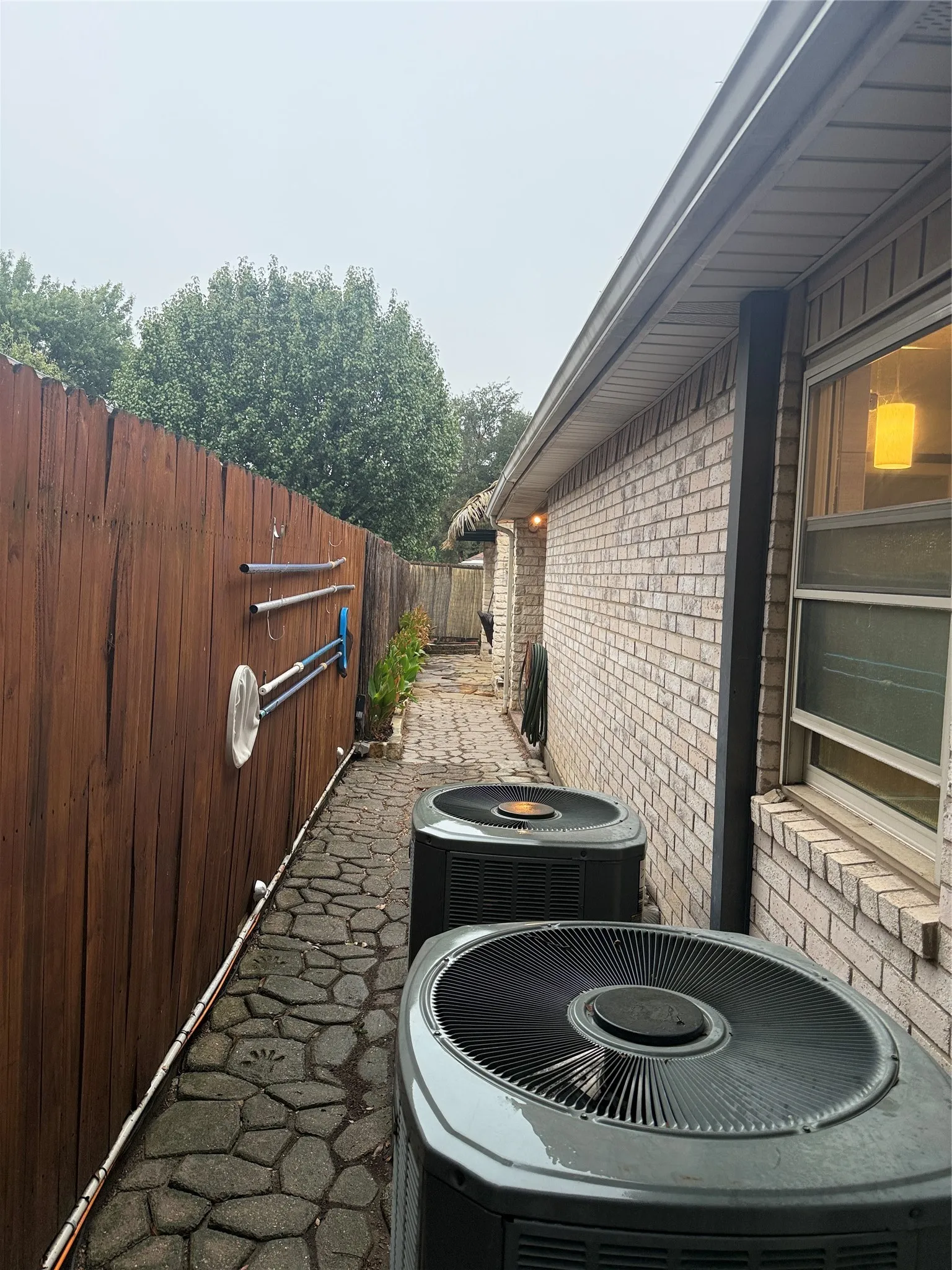 Single Family Residence For Sale in Tarrant County , 916 Pennsylvania Drive, Saginaw, Texas 76131, 4 Bedroom, 3 Bathroom, 2 Garage spaces, 2,060 Sqft, built in 1995, mls#21397627, Real Estate Agent in Saginaw, Homes For Sale in Tarrant county, Homes For Sale in Saginaw, Realtor in Saginaw Texas, Real Estate Brokerage Independent Realty Texas, Luminita Cordes Realtor