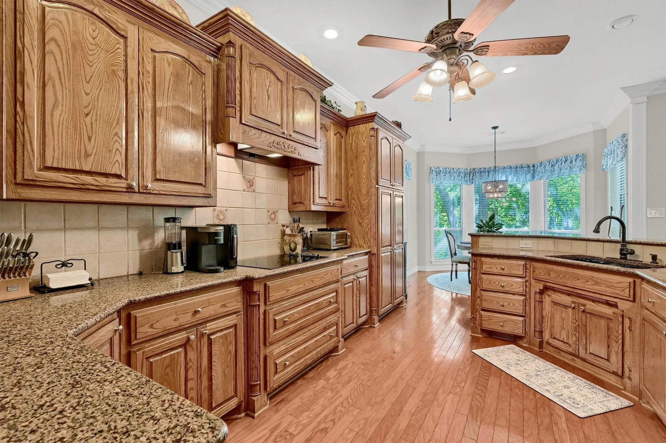 Single Family Residence For Sale in Grayson County , 1090 Riley Road, Whitesboro, Texas 76273, 4 Bedroom, 3 Bathroom, 3 Garage spaces, 3,100 Sqft, built in 2003, mls#21391366, Real Estate Agent in Whitesboro, Homes For Sale in Grayson county, Homes For Sale in Whitesboro, Realtor in Whitesboro Texas, Real Estate Brokerage Independent Realty Texas, Luminita Cordes Realtor