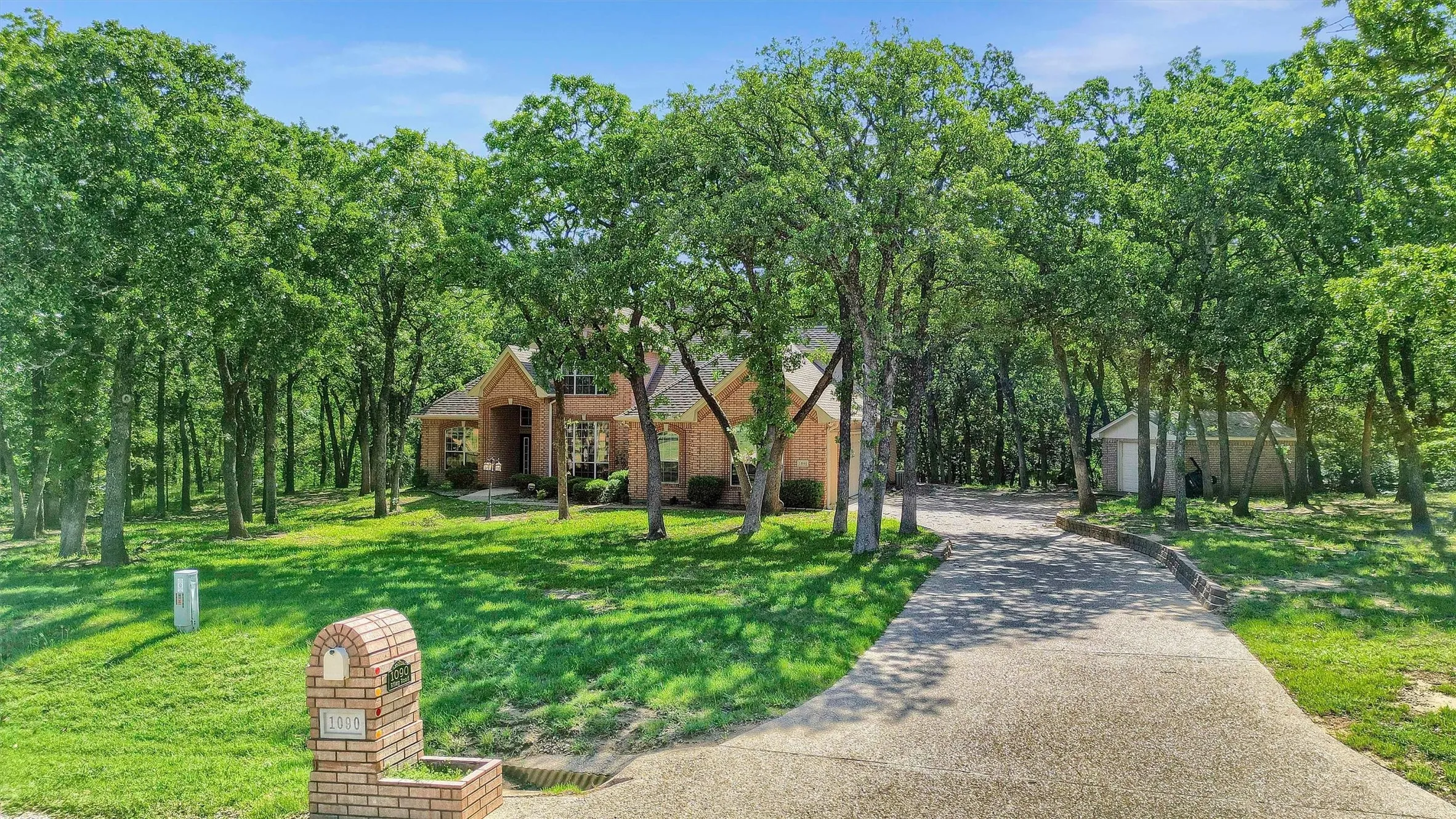 Front entrance drive
