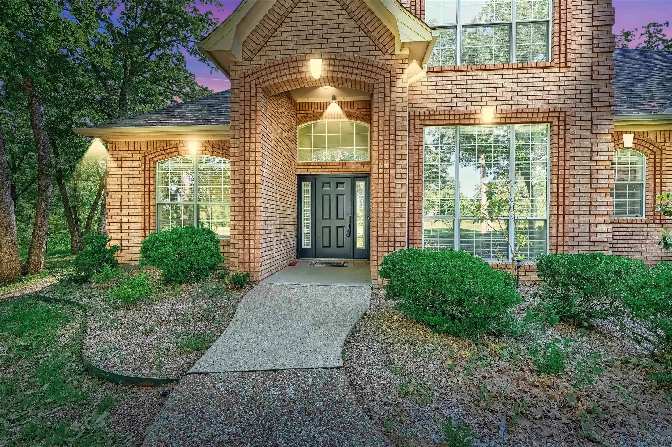 Single Family Residence For Sale in Grayson County , 1090 Riley Road, Whitesboro, Texas 76273, 4 Bedroom, 3 Bathroom, 3 Garage spaces, 3,100 Sqft, built in 2003, mls#21391366, Real Estate Agent in Whitesboro, Homes For Sale in Grayson county, Homes For Sale in Whitesboro, Realtor in Whitesboro Texas, Real Estate Brokerage Independent Realty Texas, Luminita Cordes Realtor